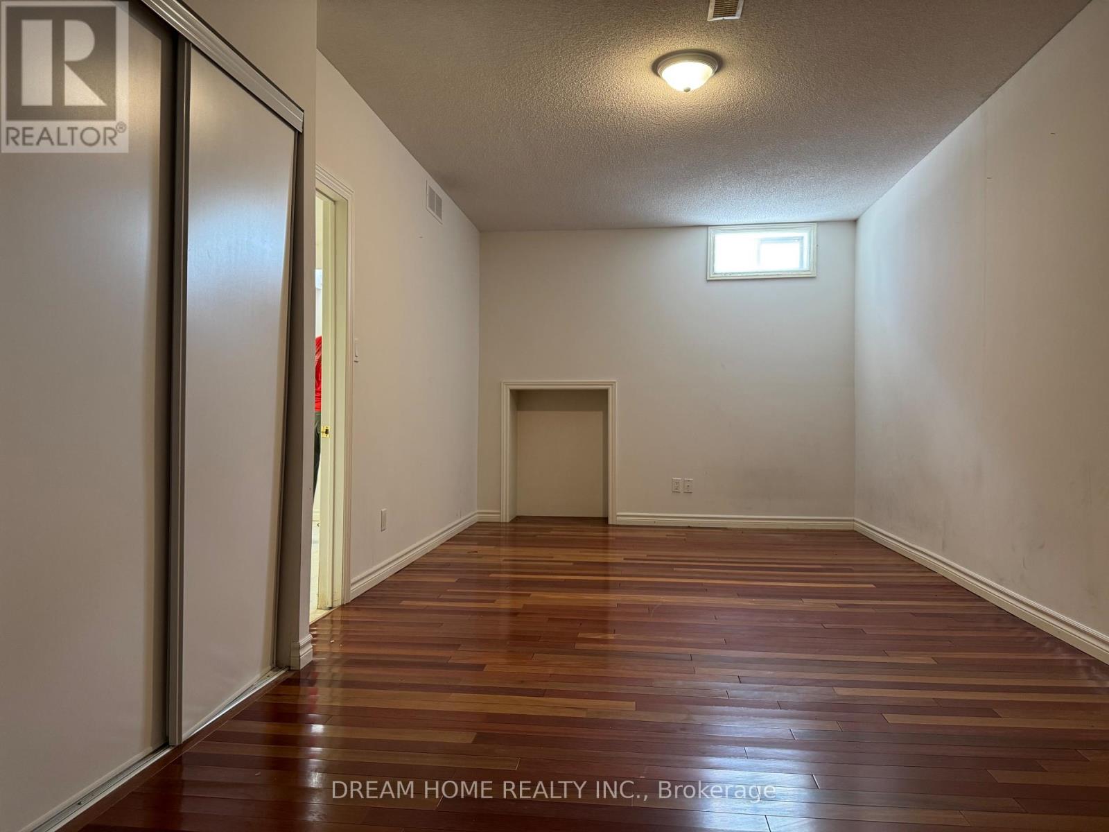Photo 11 of Side Unit 2 Cortina Court, Richmond Hill ON