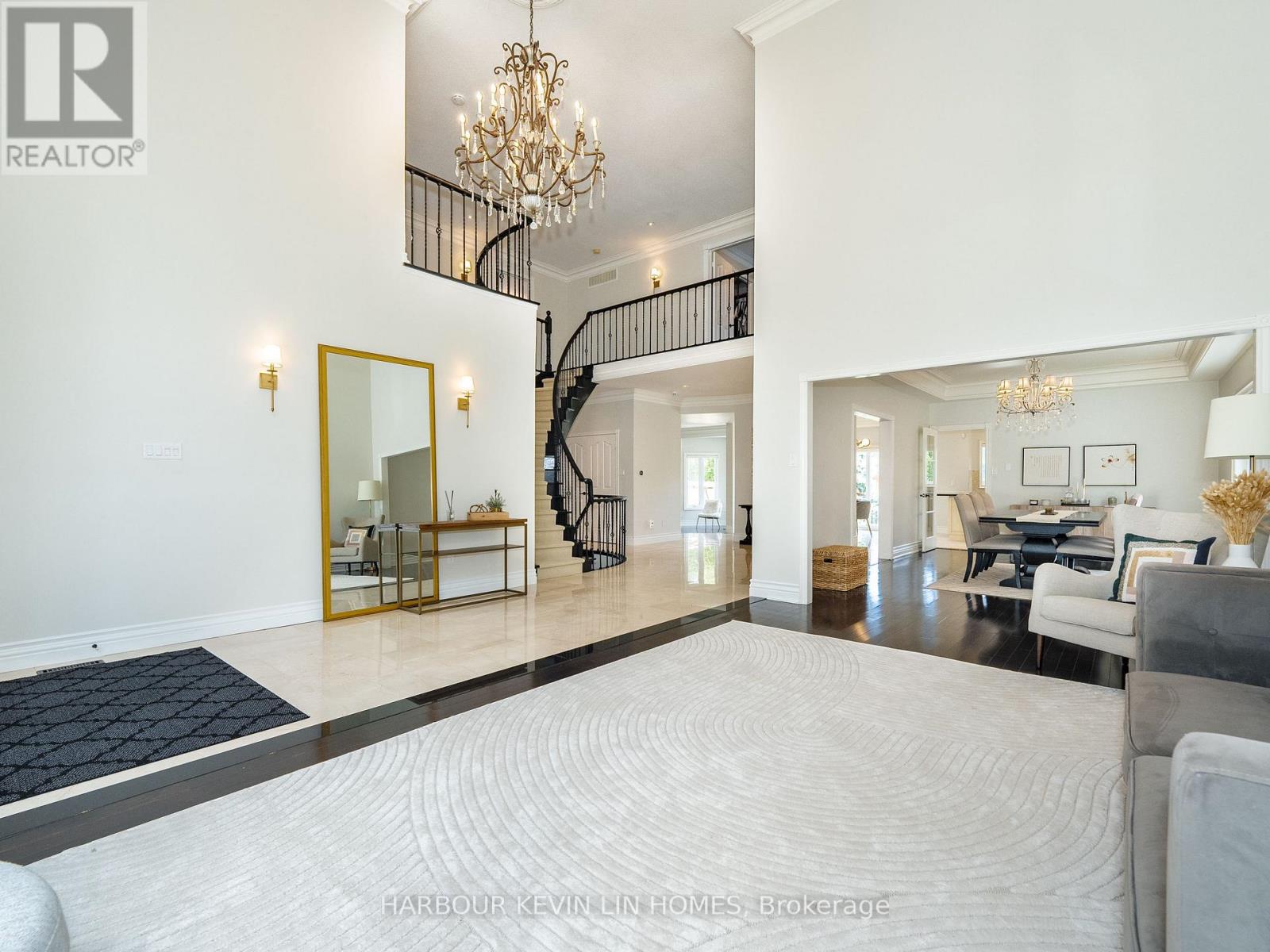 Photo 12 of 9 Dalewood Drive, Richmond Hill ON