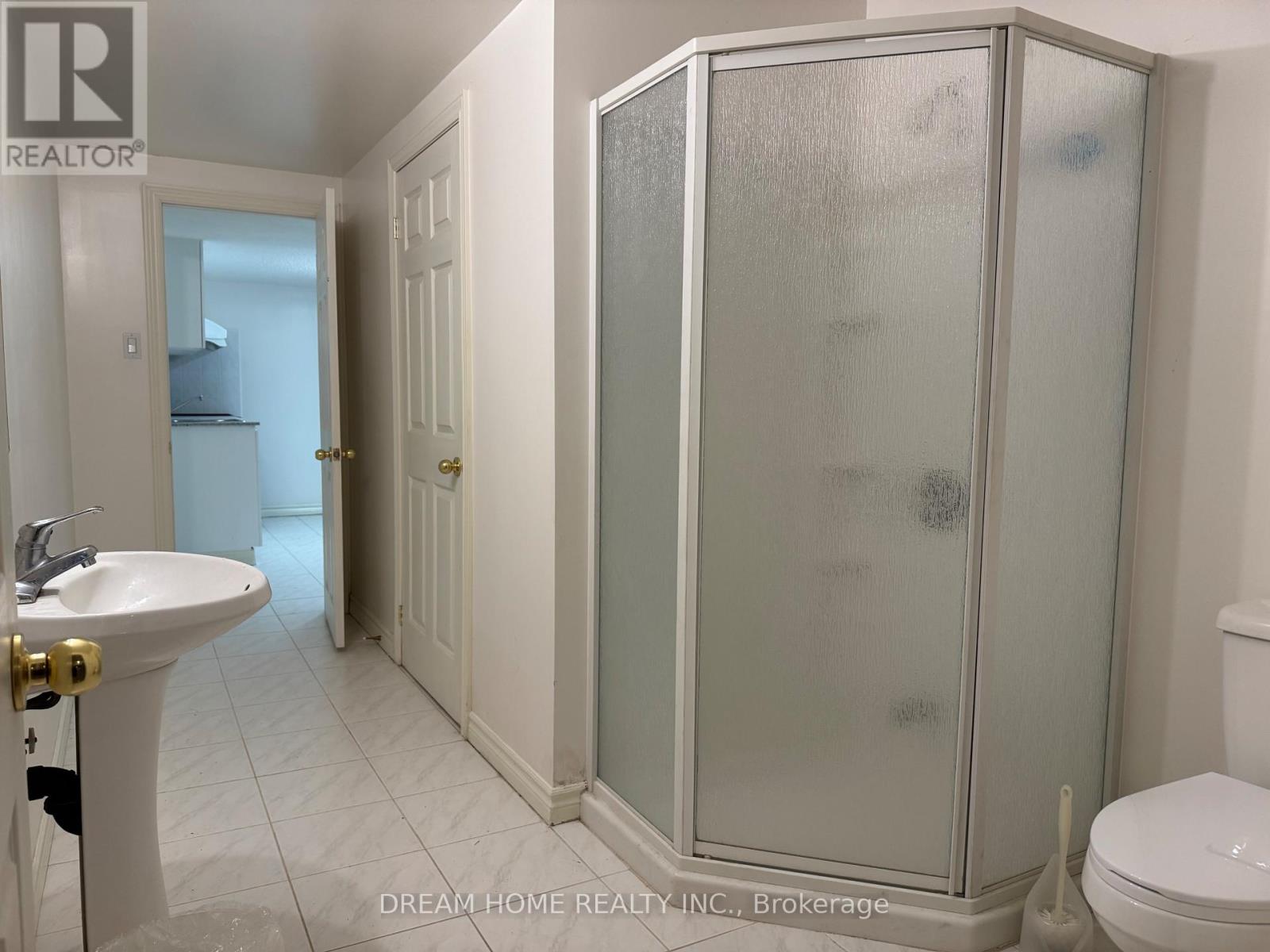 Photo 16 of Side Unit 2 Cortina Court, Richmond Hill ON