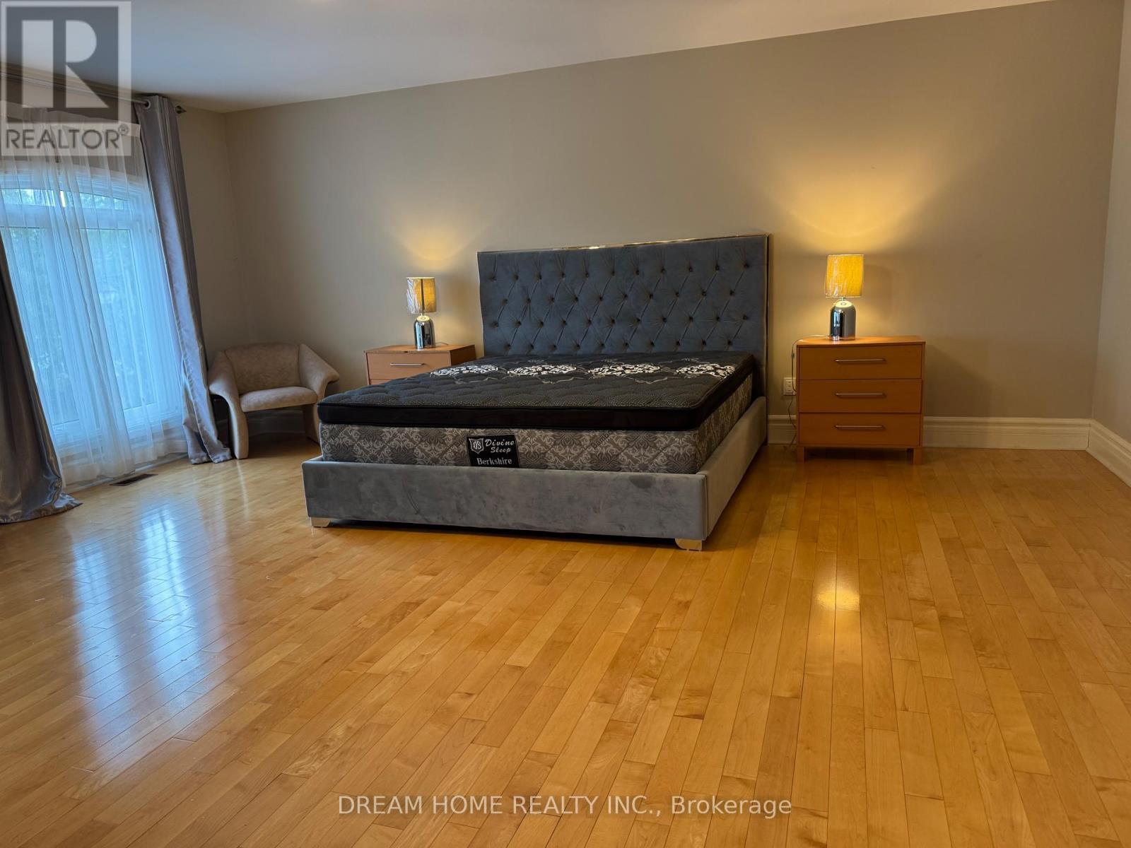 Photo 6 of Side Unit 2 Cortina Court, Richmond Hill ON