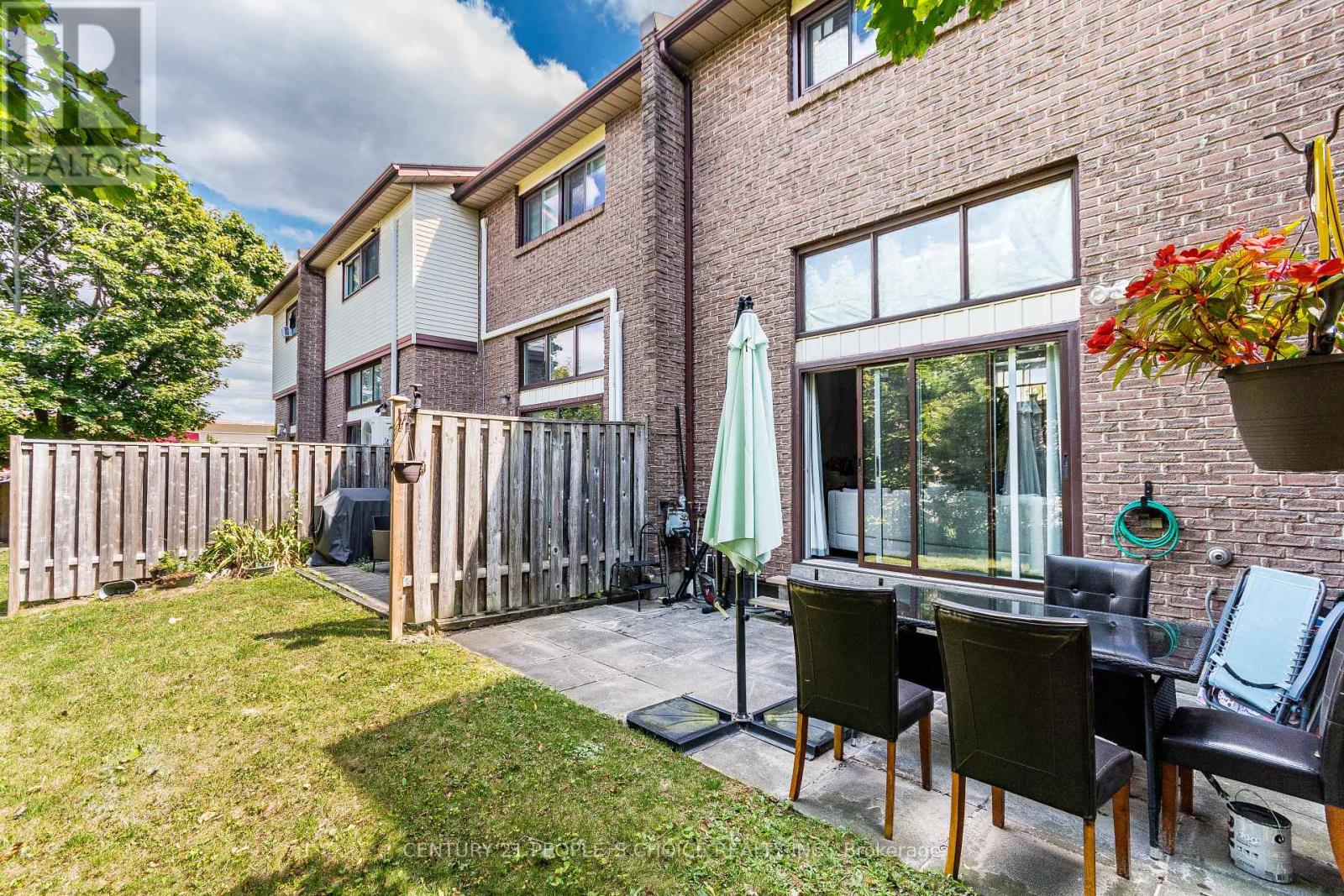 Photo 25 of 31 31 Mccallum Court N, Brampton ON
