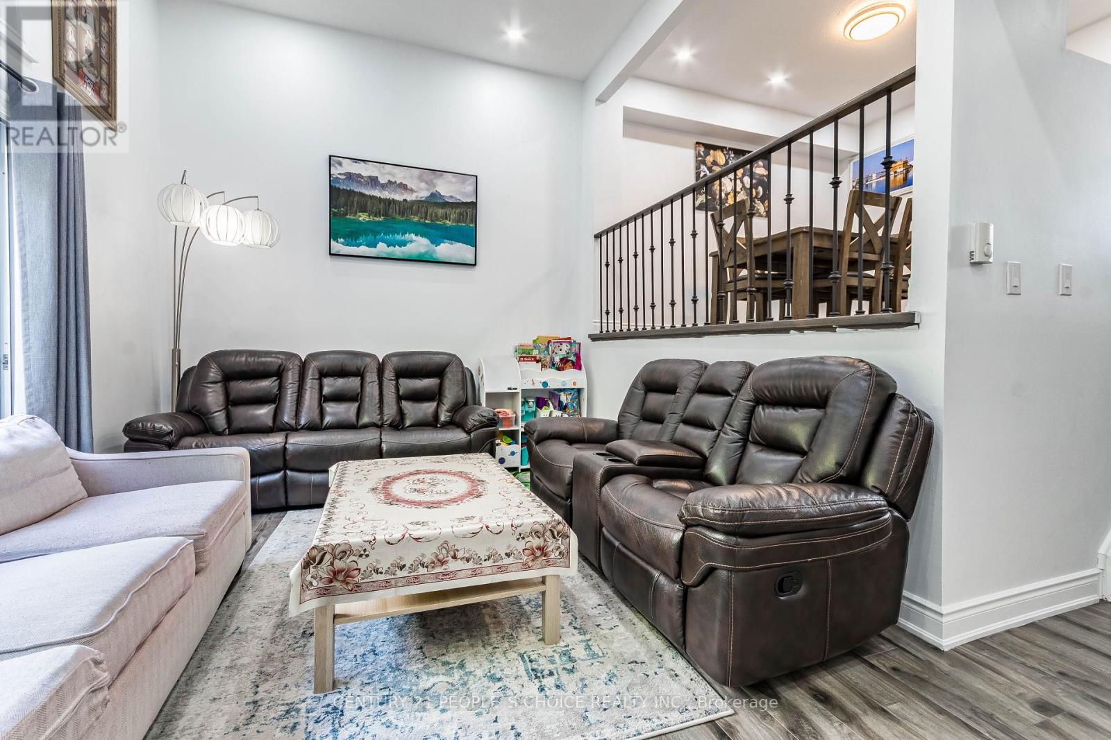 Photo 14 of 31 31 Mccallum Court N, Brampton ON