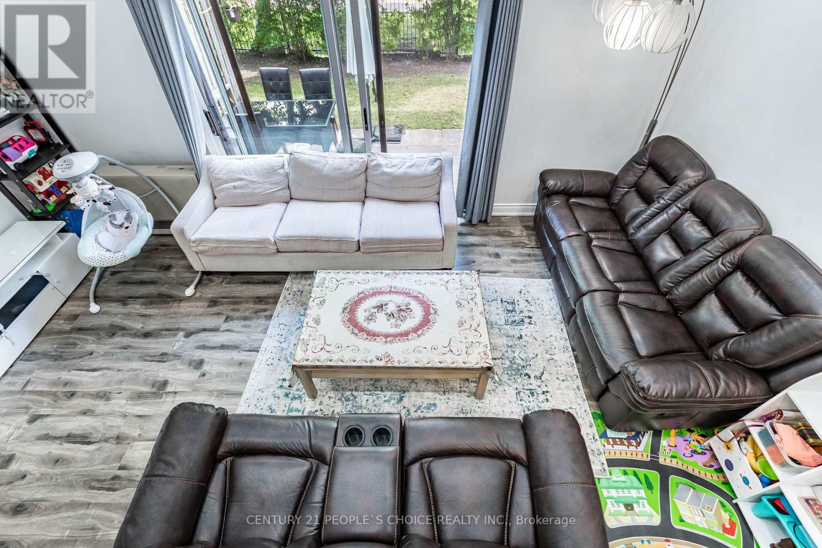 Photo 13 of 31 31 Mccallum Court N, Brampton ON