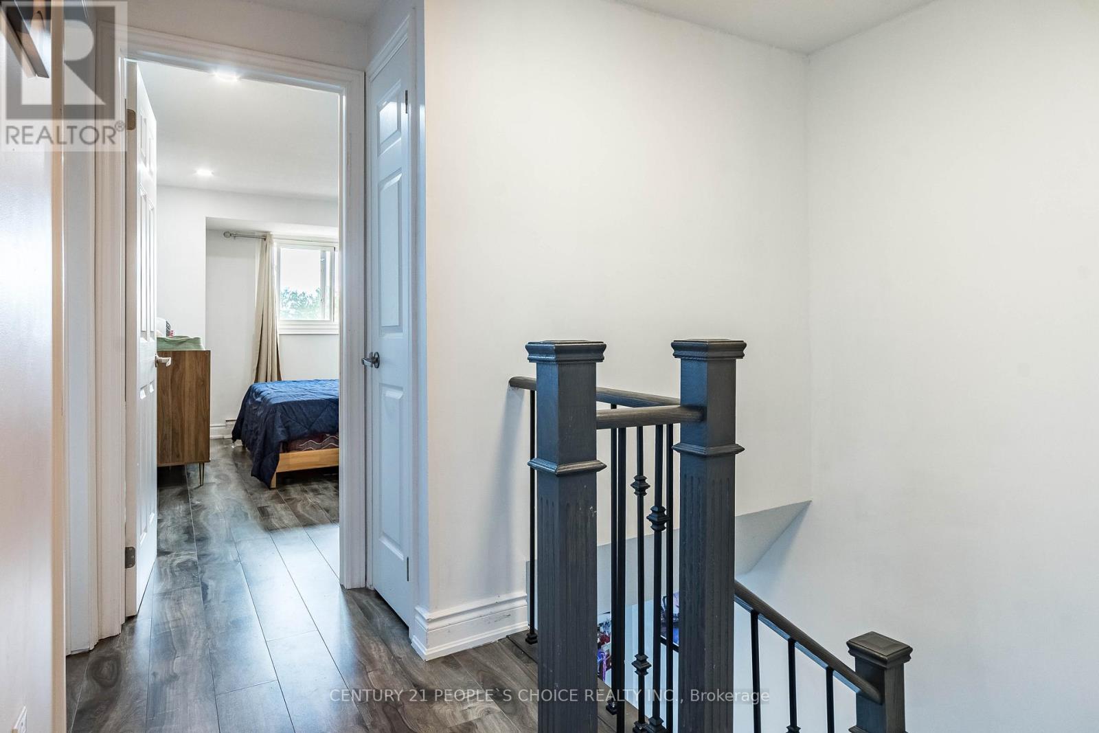 Photo 5 of 31 31 Mccallum Court N, Brampton ON