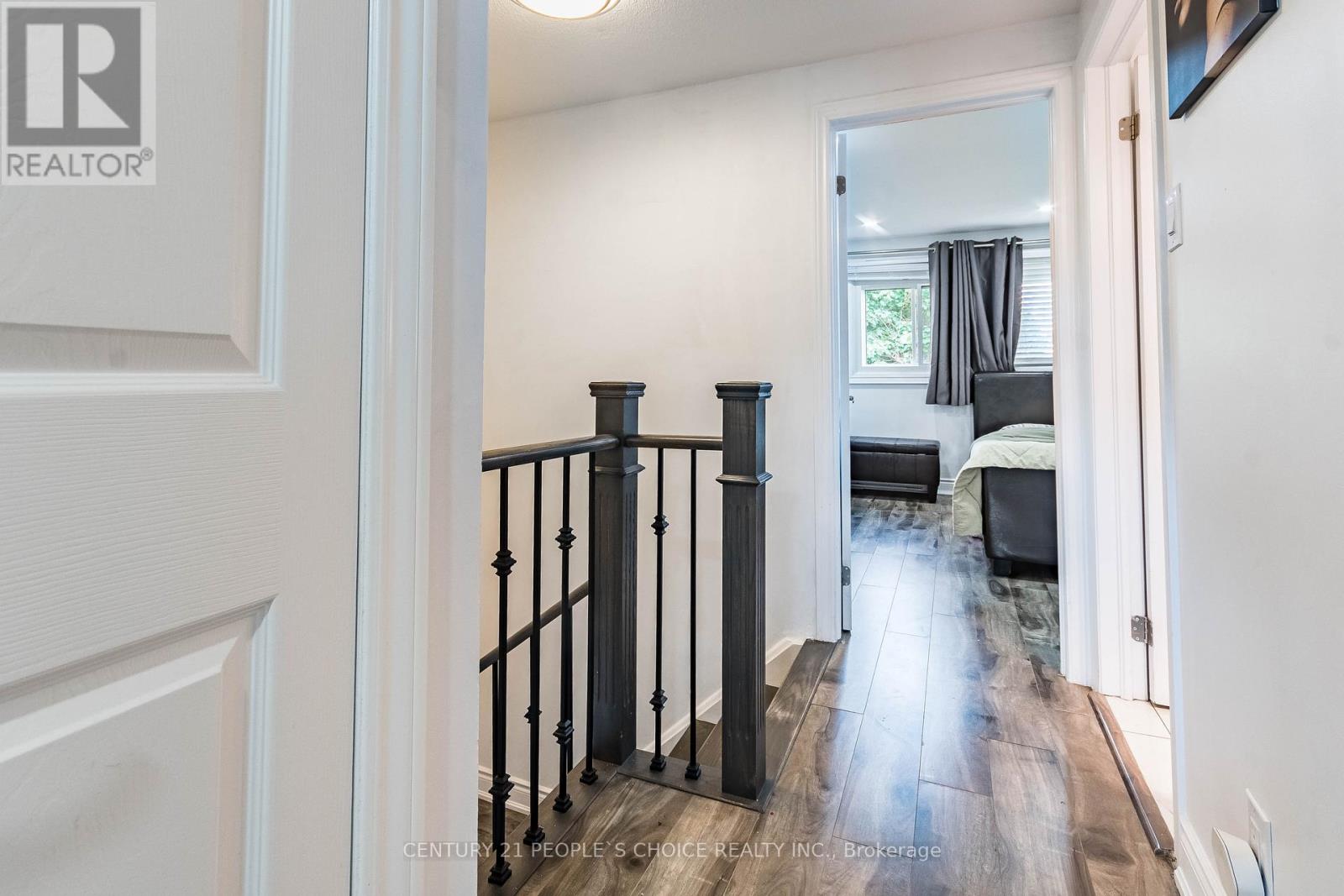 Photo 2 of 31 31 Mccallum Court N, Brampton ON