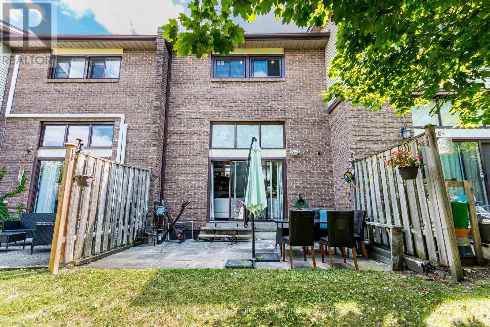 Photo 29 of 31 31 Mccallum Court N, Brampton ON