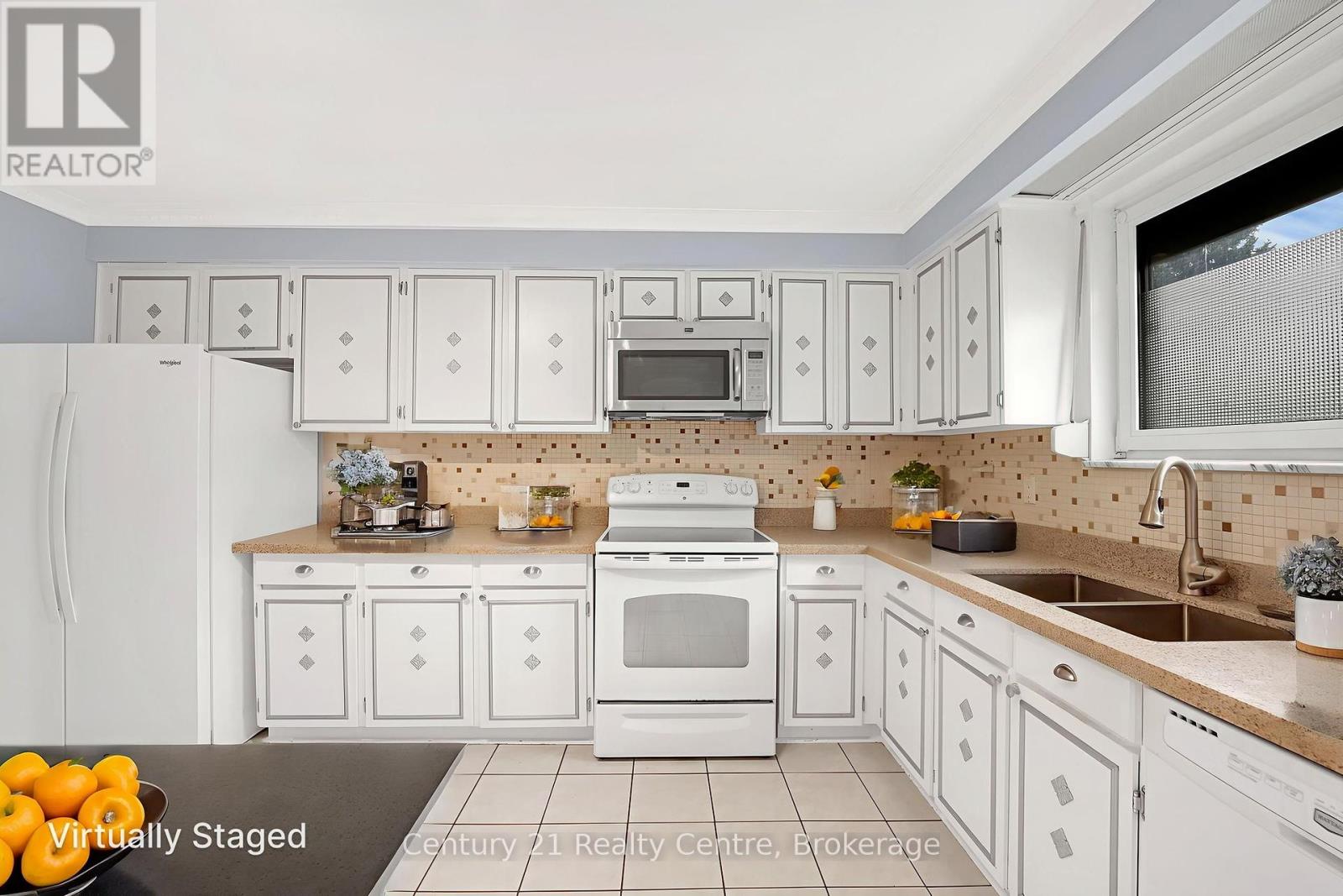 Photo 27 of 3233 Monica Drive, Mississauga ON