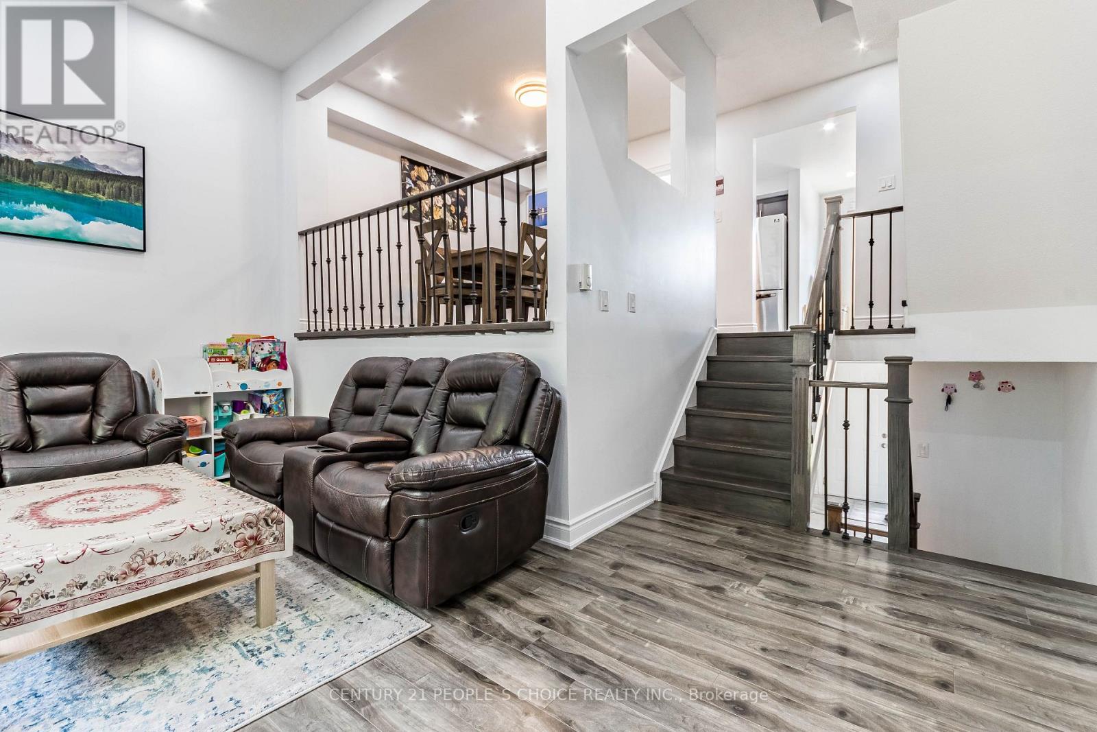 Photo 12 of 31 31 Mccallum Court N, Brampton ON