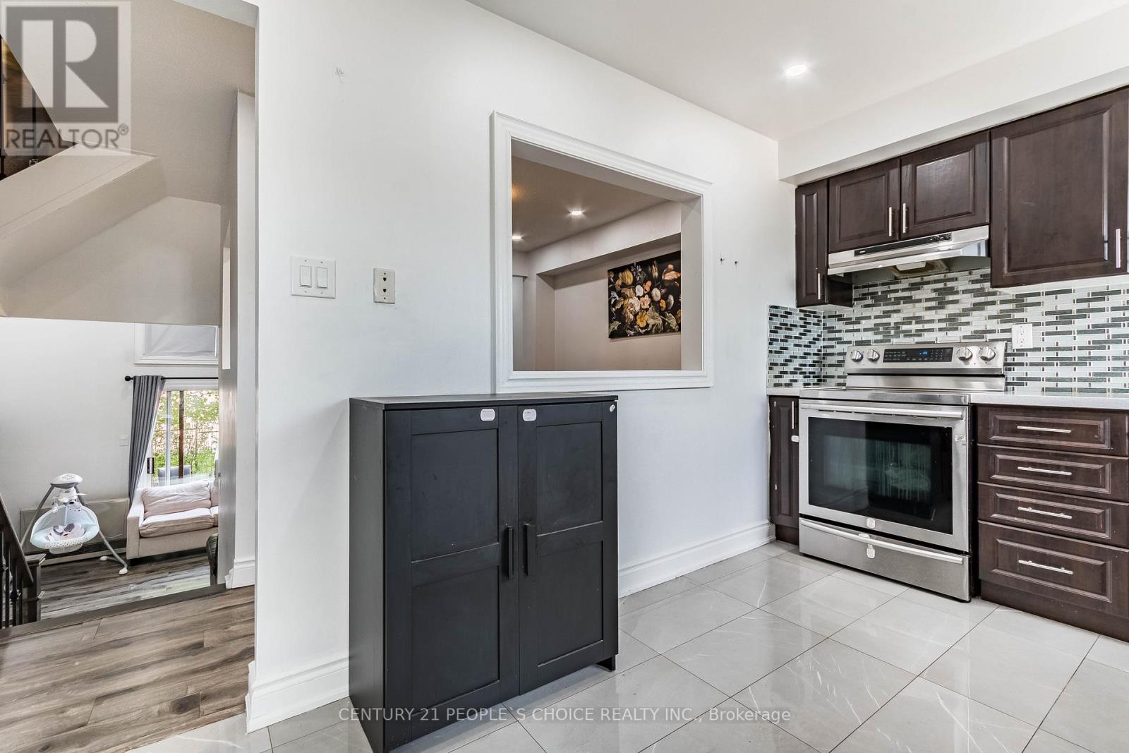 Photo 15 of 31 31 Mccallum Court N, Brampton ON