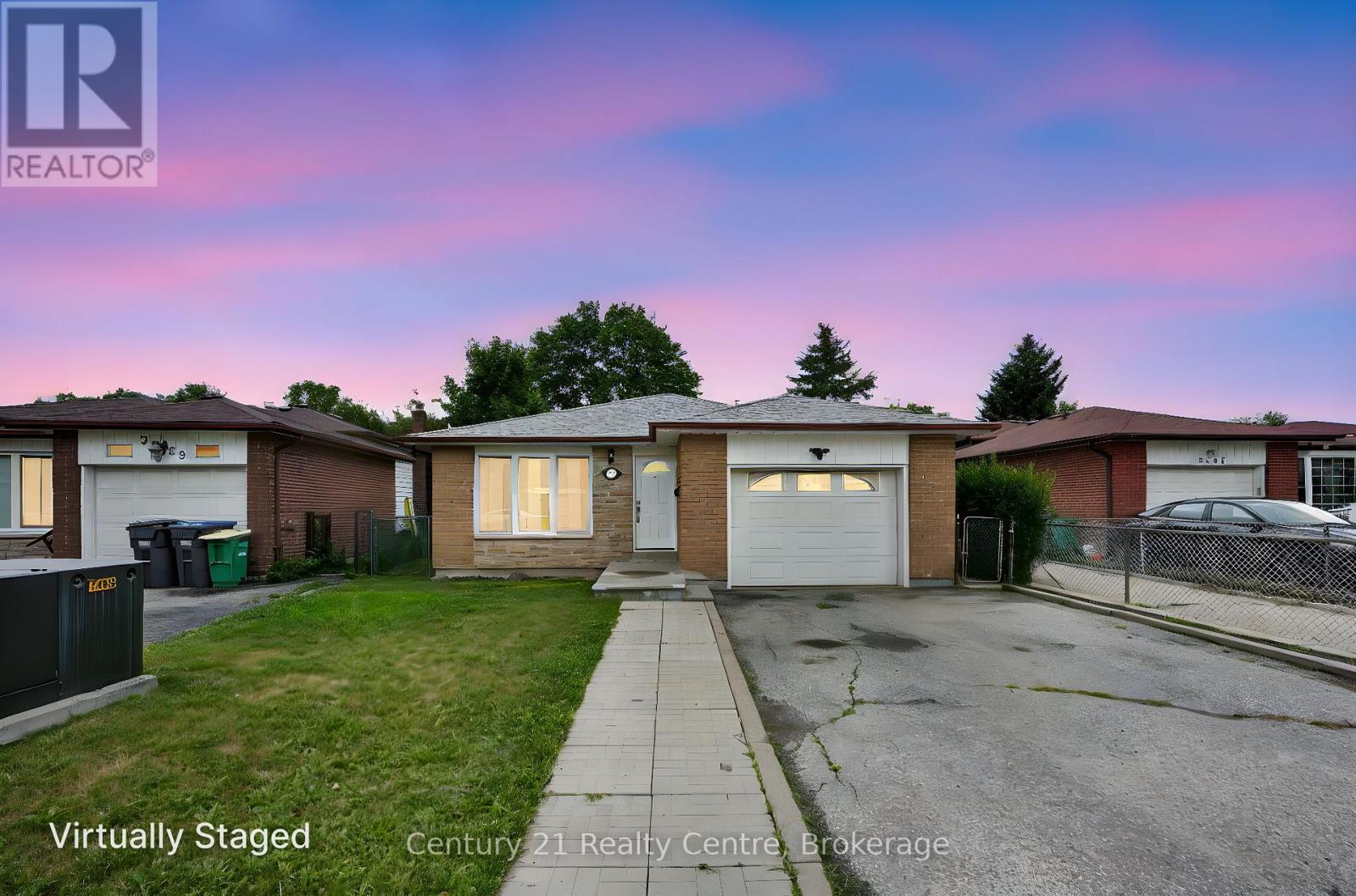 Photo 2 of 3233 Monica Drive, Mississauga ON