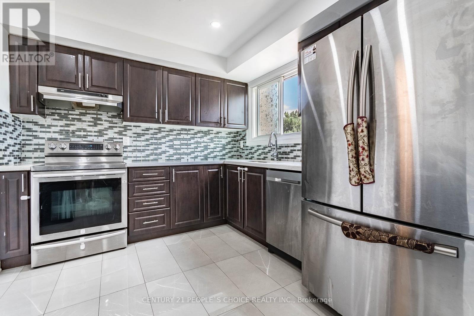 Photo 36 of 31 31 Mccallum Court N, Brampton ON