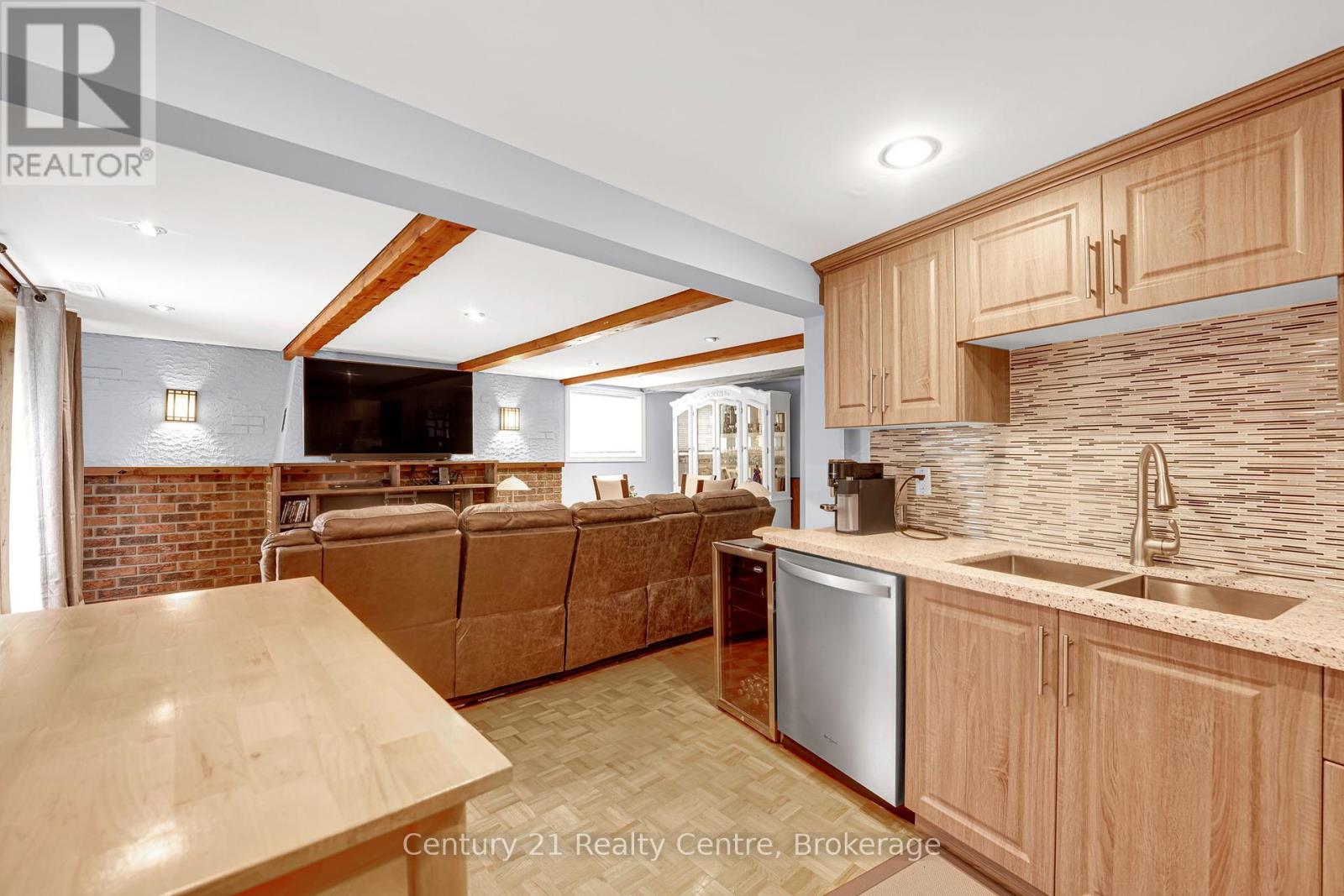 Photo 9 of 3233 Monica Drive, Mississauga ON