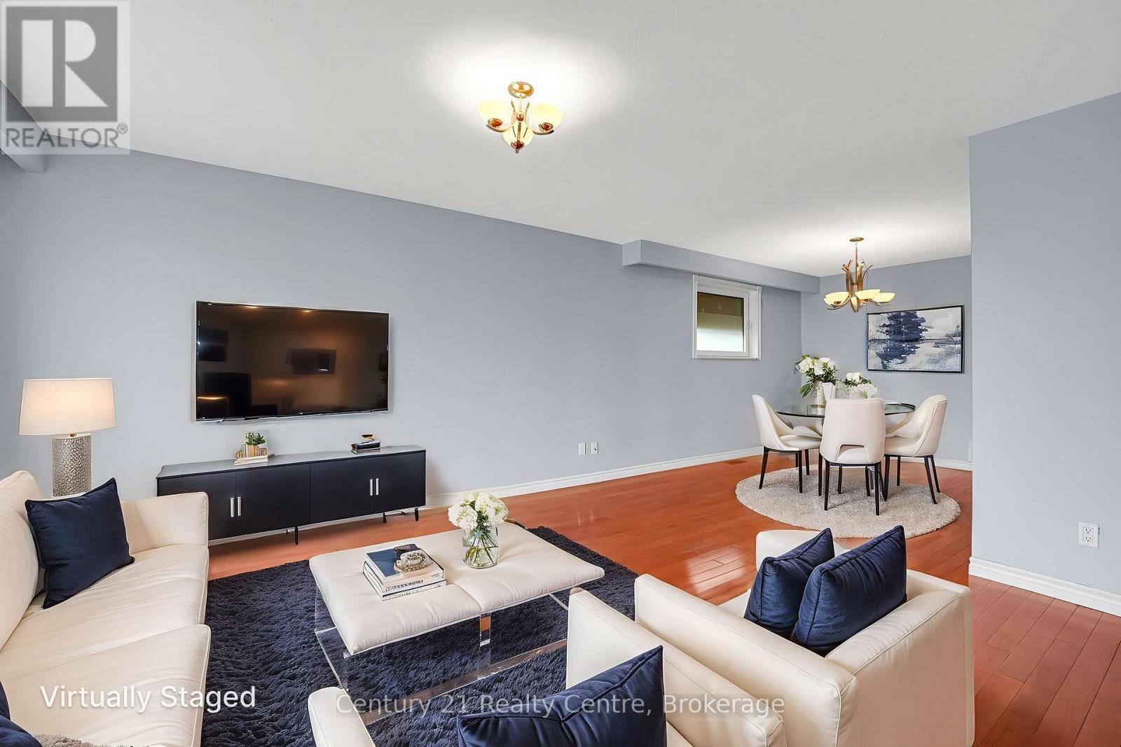 Photo 3 of 3233 Monica Drive, Mississauga ON
