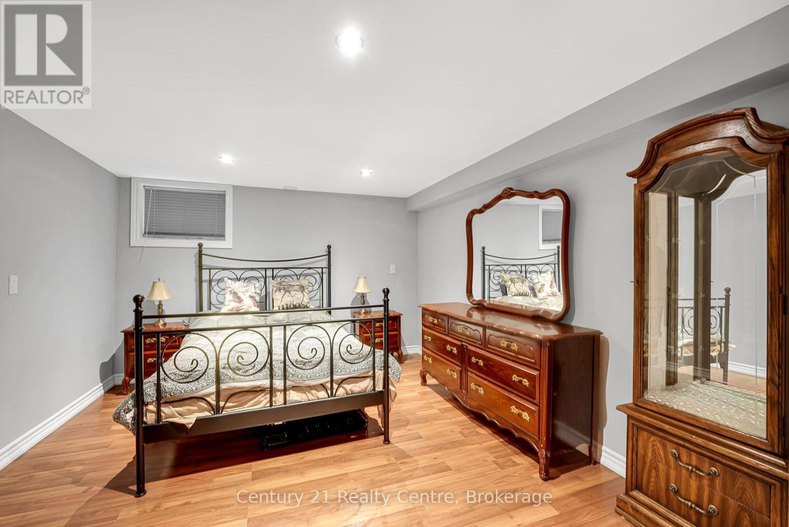 Photo 31 of 3233 Monica Drive, Mississauga ON