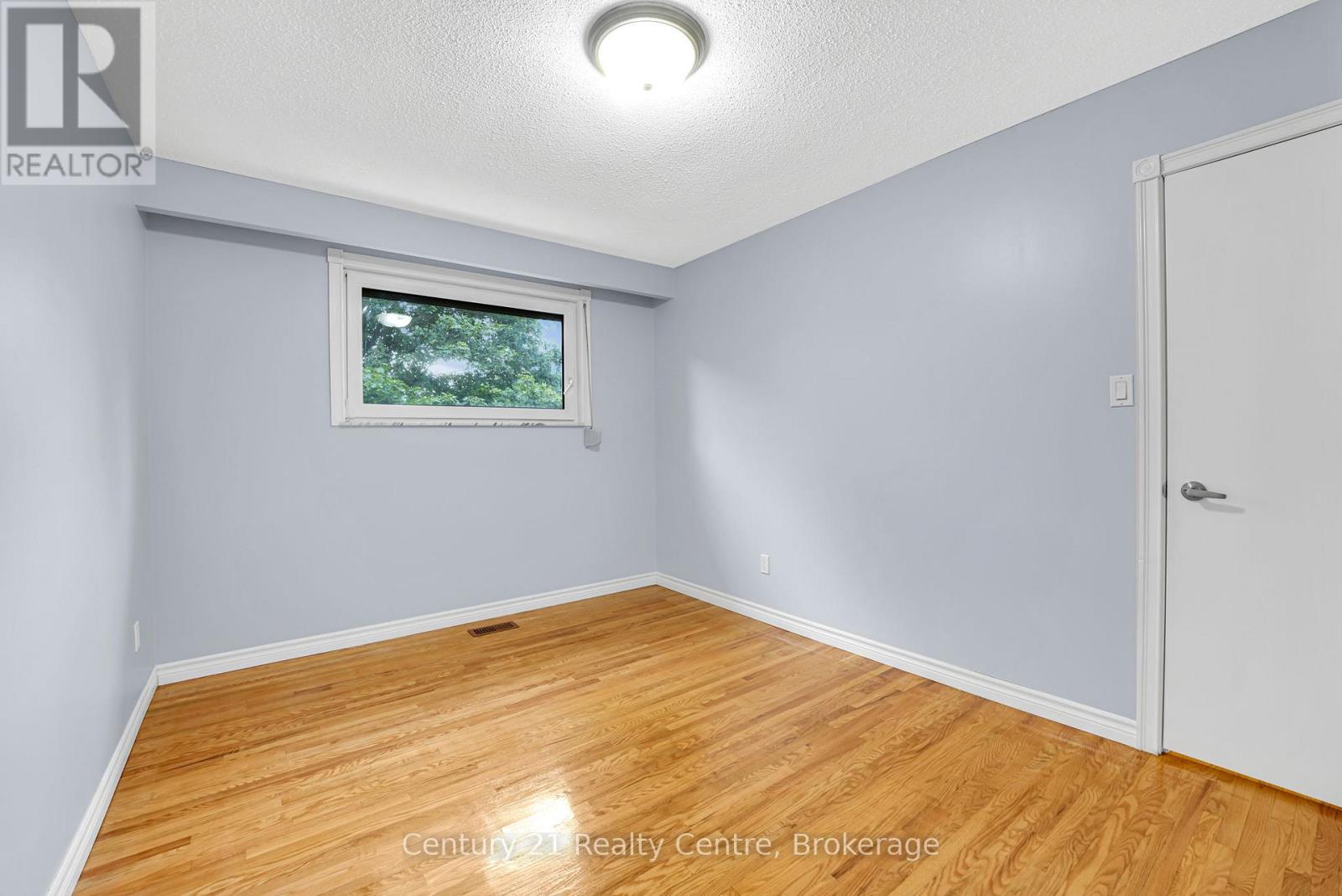 Photo 32 of 3233 Monica Drive, Mississauga ON