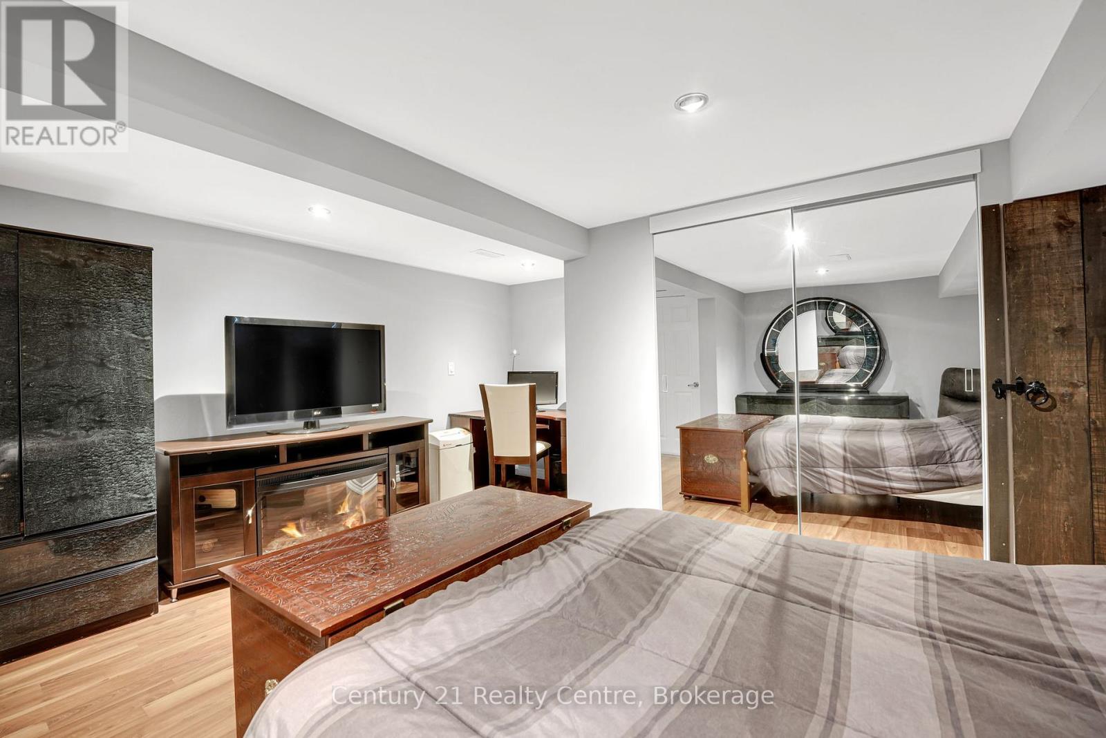 Photo 25 of 3233 Monica Drive, Mississauga ON