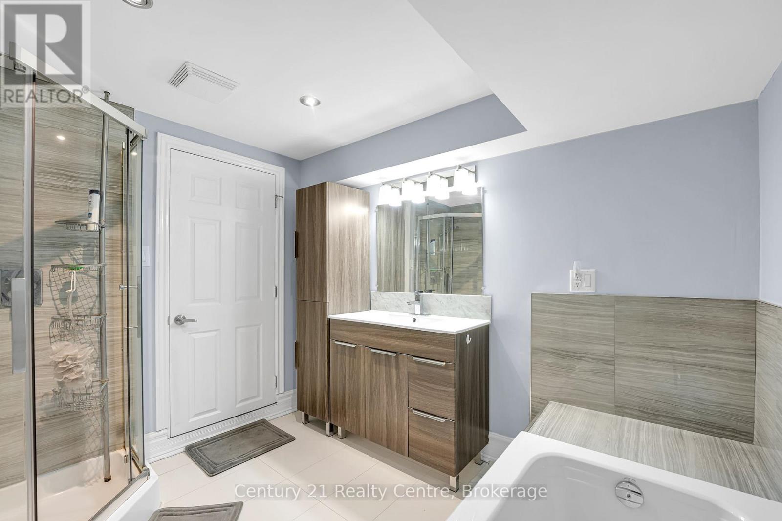 Photo 37 of 3233 Monica Drive, Mississauga ON