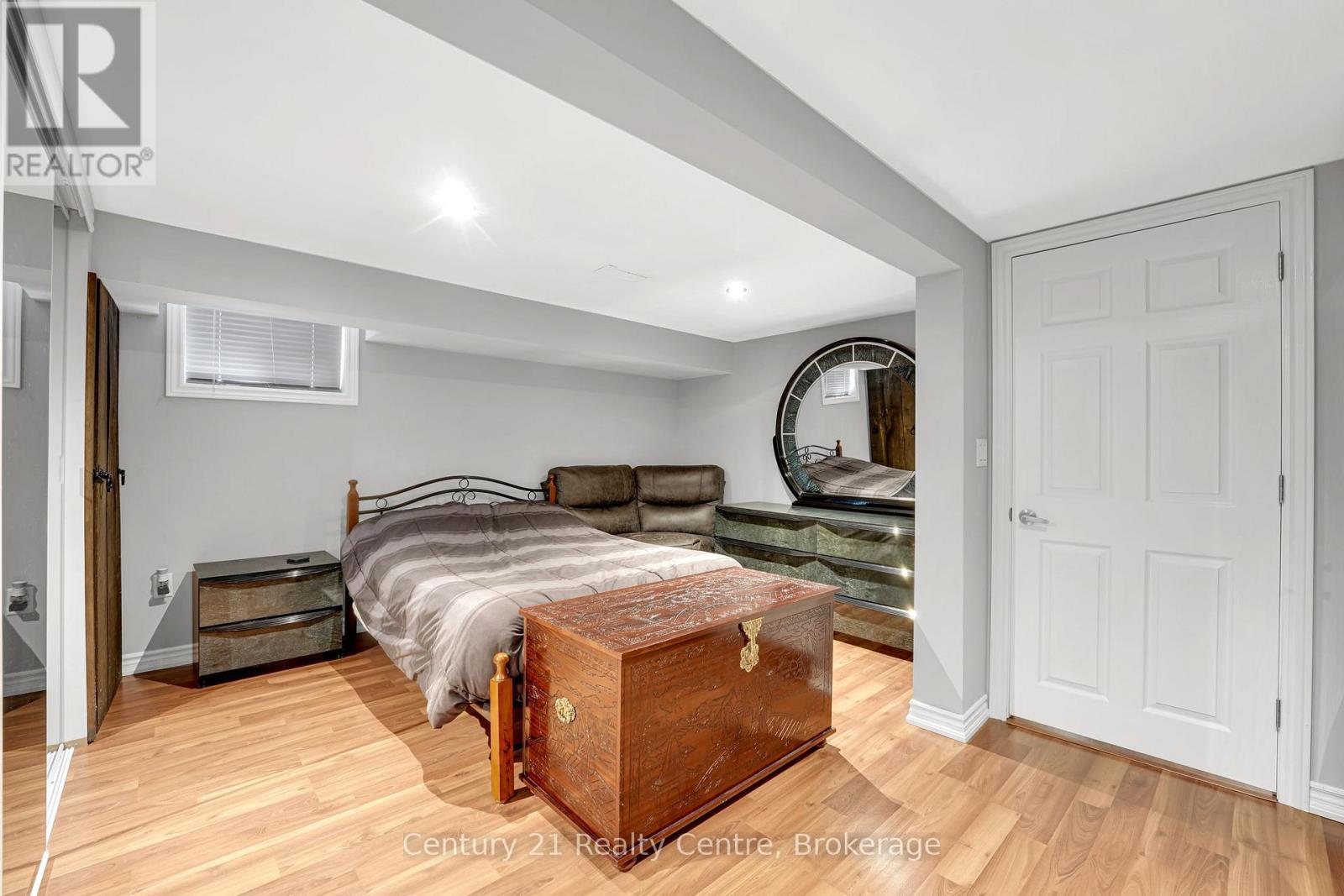 Photo 20 of 3233 Monica Drive, Mississauga ON