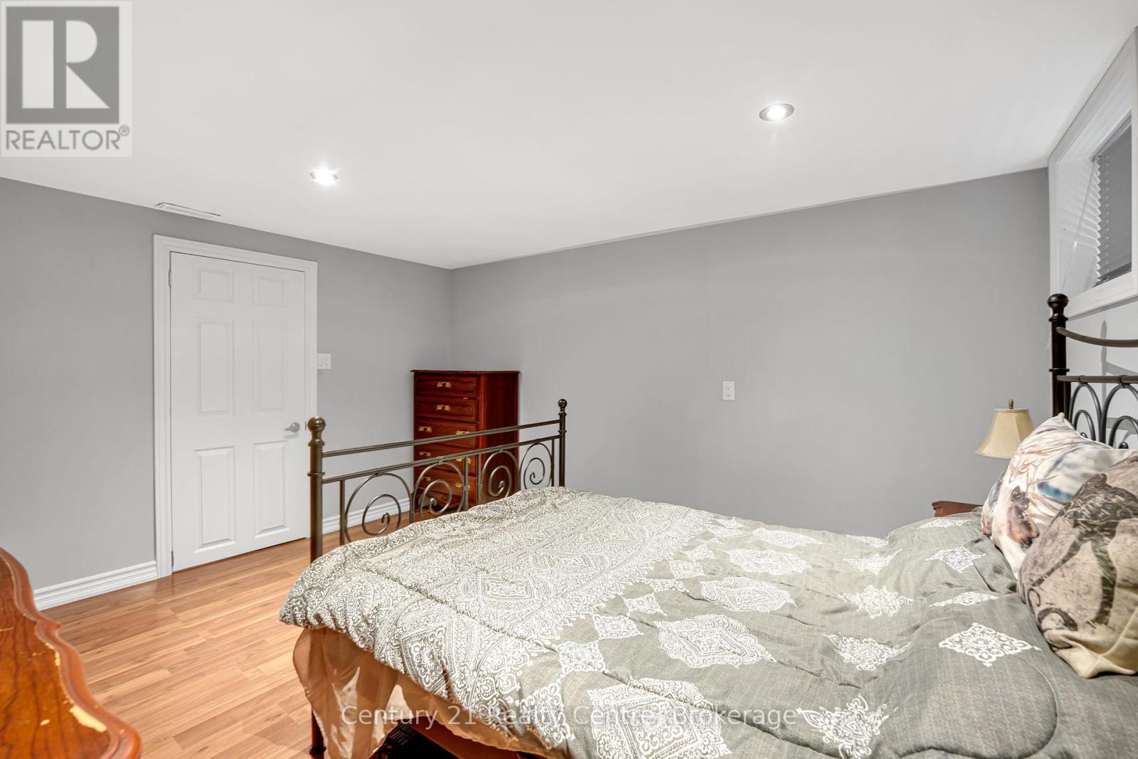 Photo 26 of 3233 Monica Drive, Mississauga ON