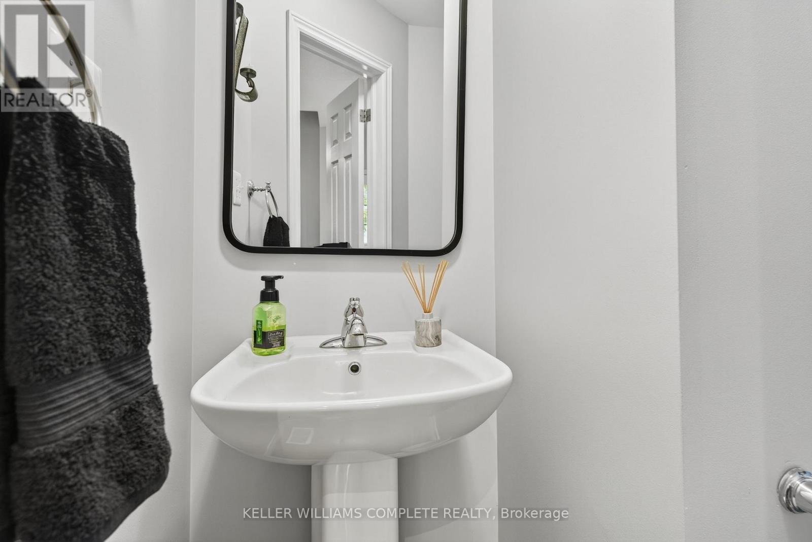 Photo 7 of 3 21 Atessa Drive, Hamilton ON