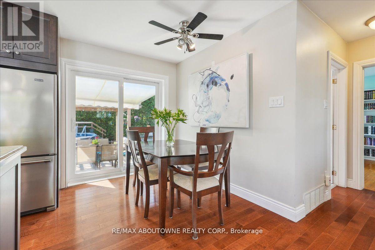 Photo 17 of 40 Autumn Leaf Road, Hamilton ON