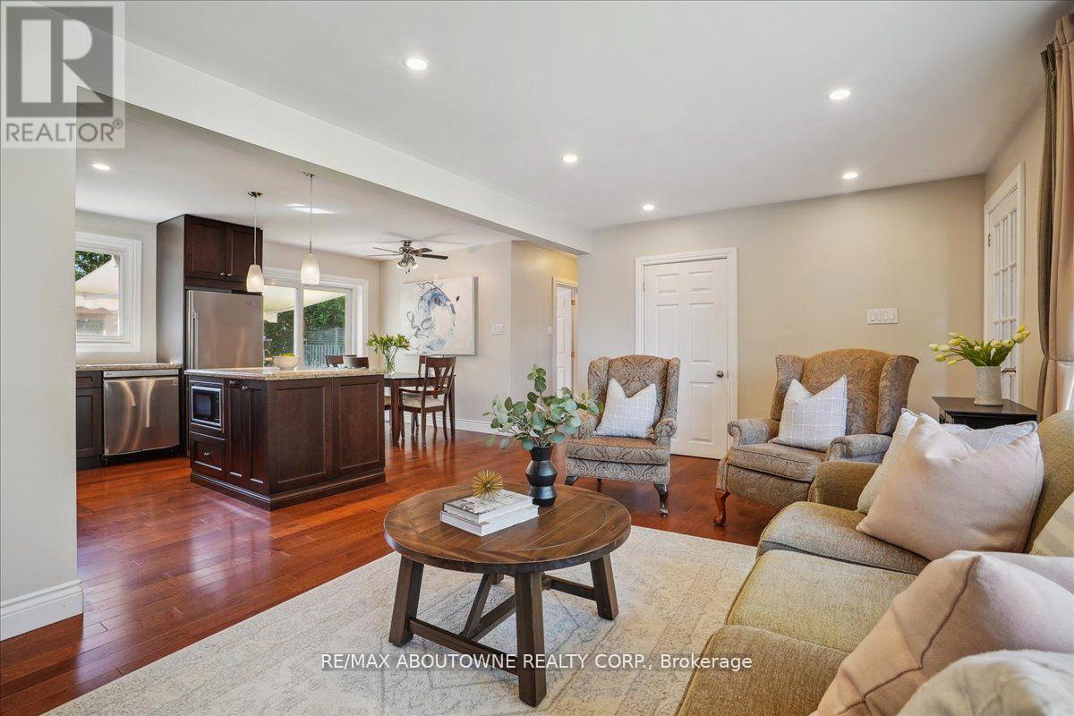 Photo 14 of 40 Autumn Leaf Road, Hamilton ON