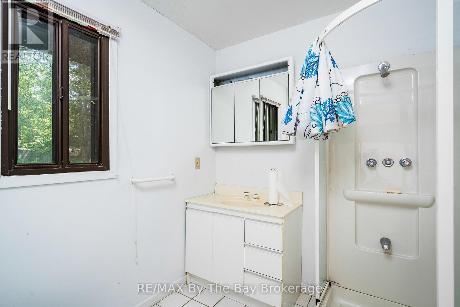 Photo 14 of 156 Santos Lane, Wasaga Beach ON
