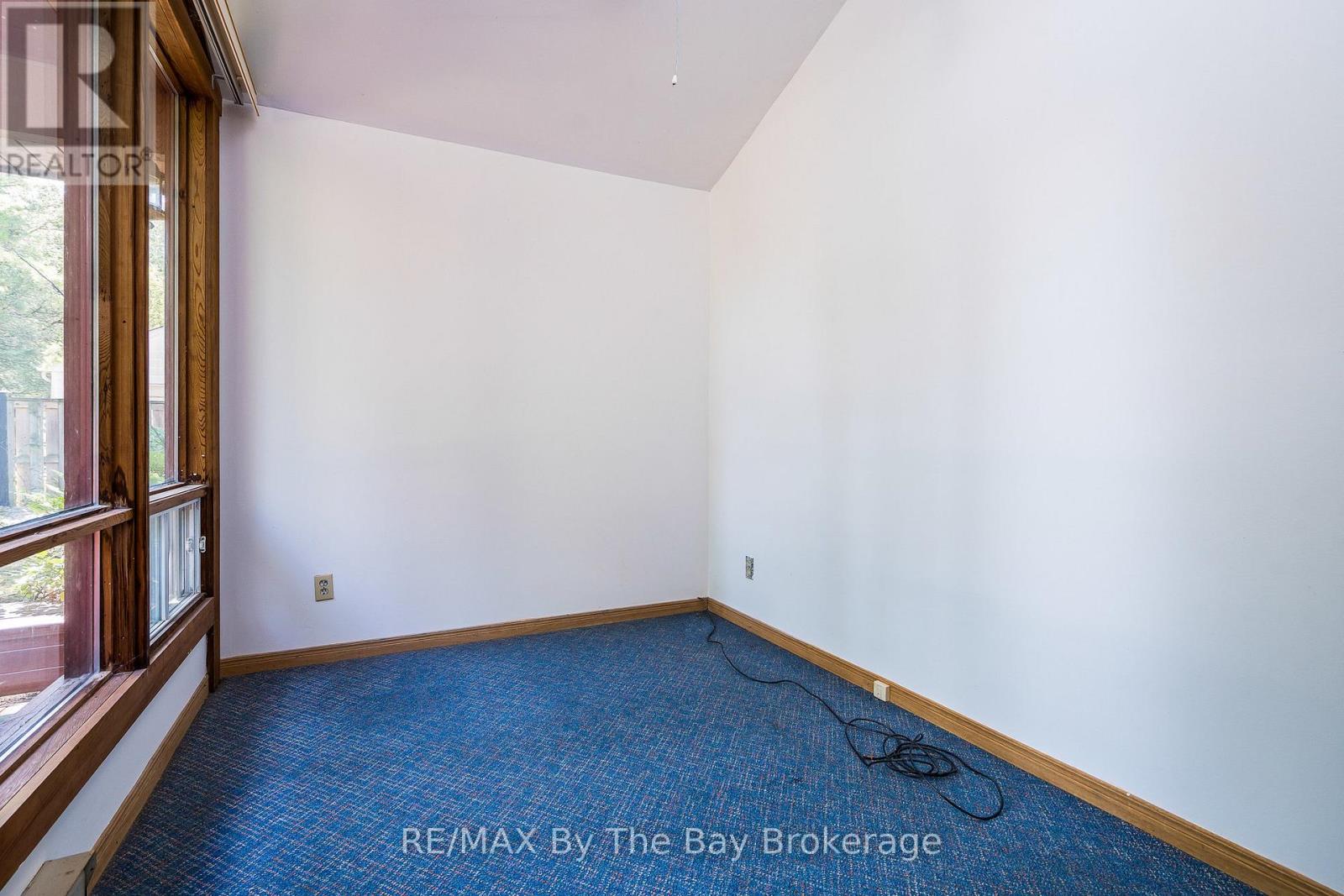 Photo 9 of 156 Santos Lane, Wasaga Beach ON
