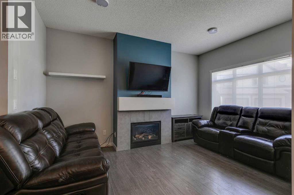 Photo 9 of 105 Copperpond Landing Se, Calgary AB