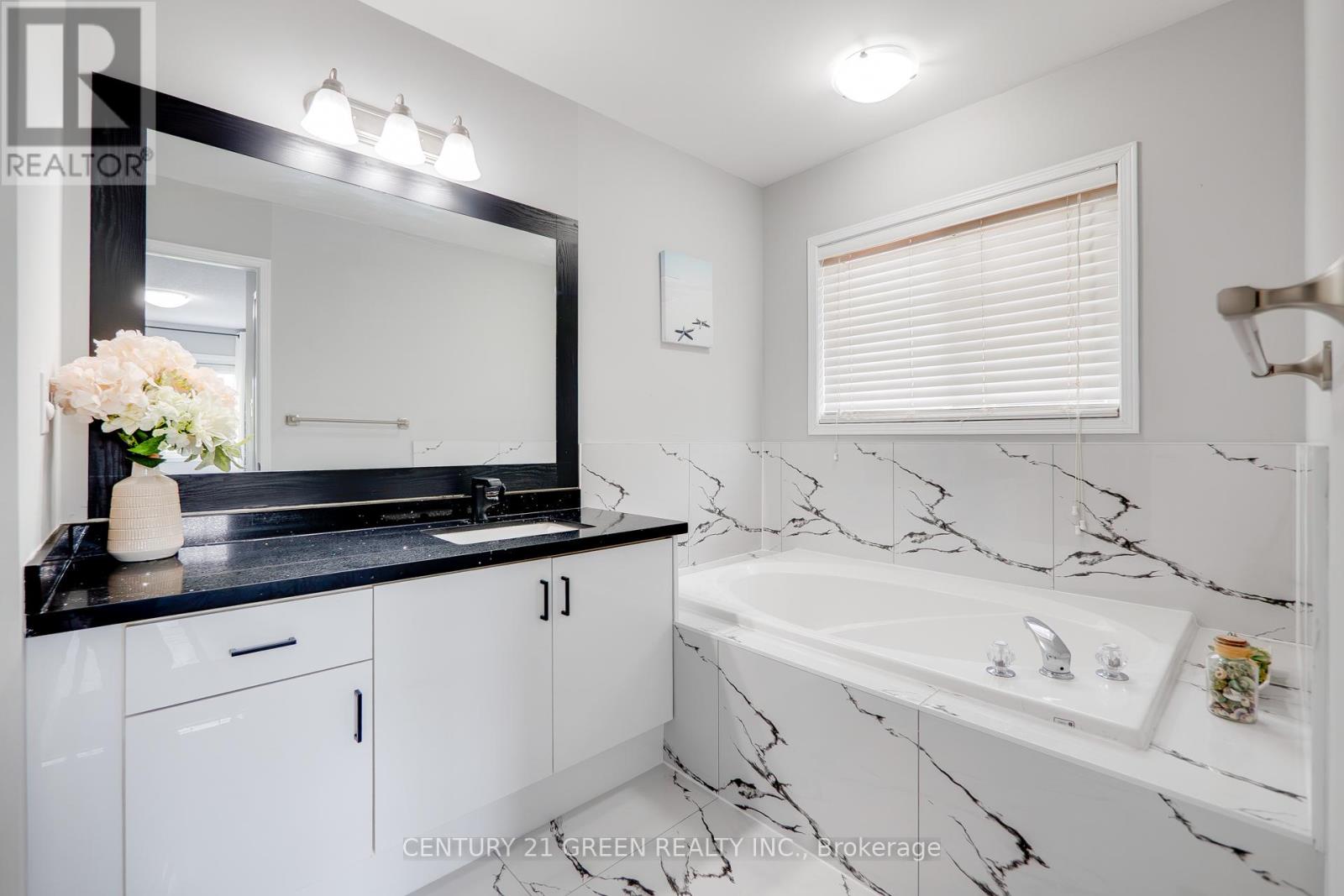 Photo 4 of 3873 Brinwood Gate, Mississauga ON