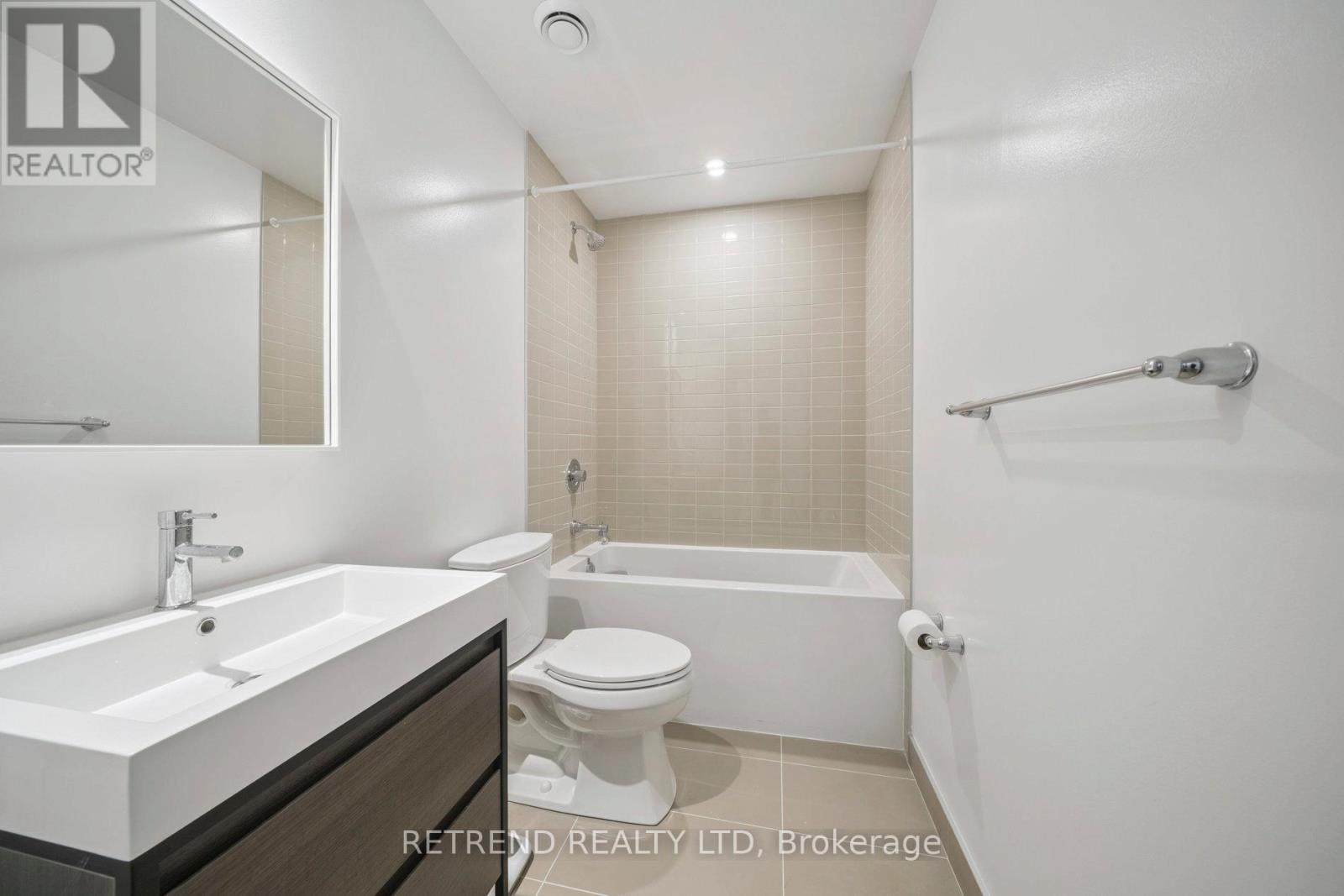 Photo 20 of 714 150 Logan Avenue, Toronto ON