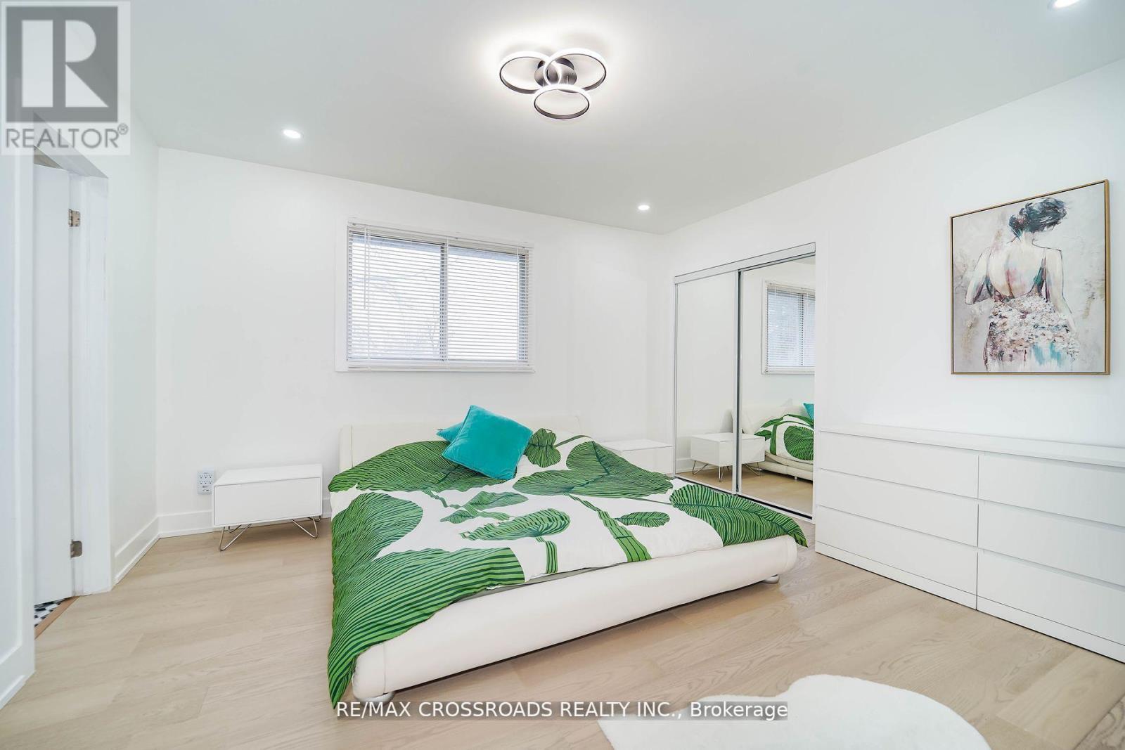 Photo 10 of 7118 Yonge Street, Innisfil ON
