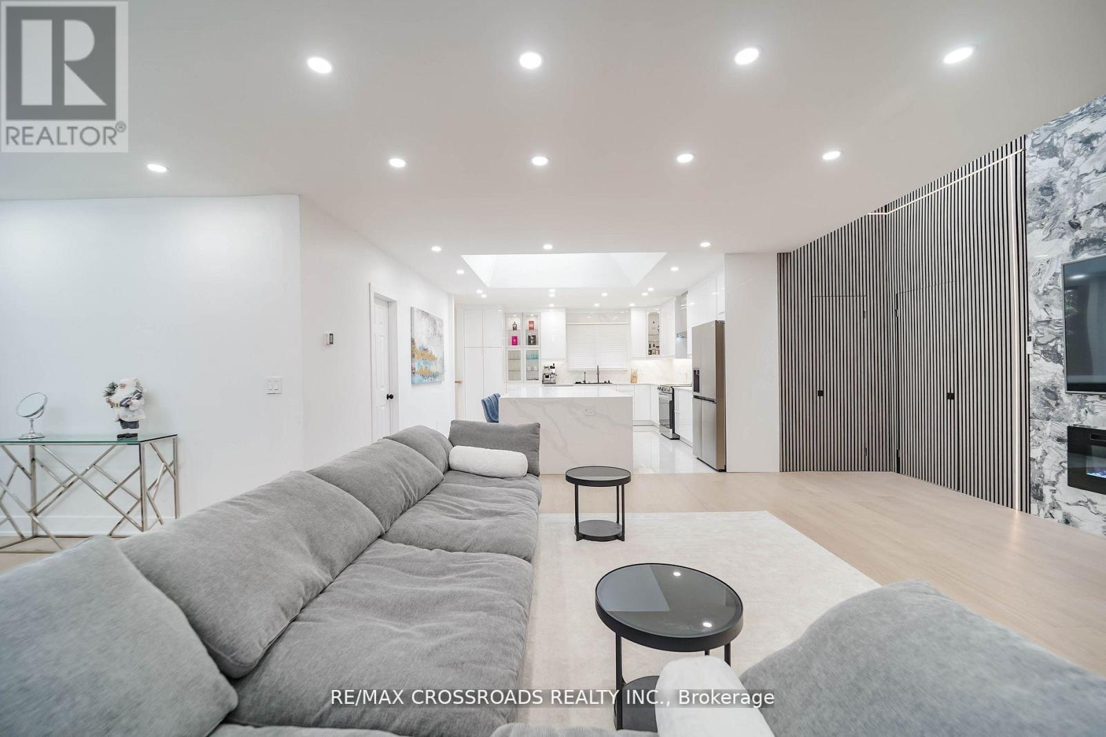 Photo 22 of 7118 Yonge Street, Innisfil ON