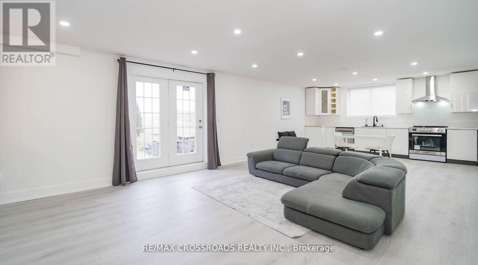 Photo 42 of 7118 Yonge Street, Innisfil ON