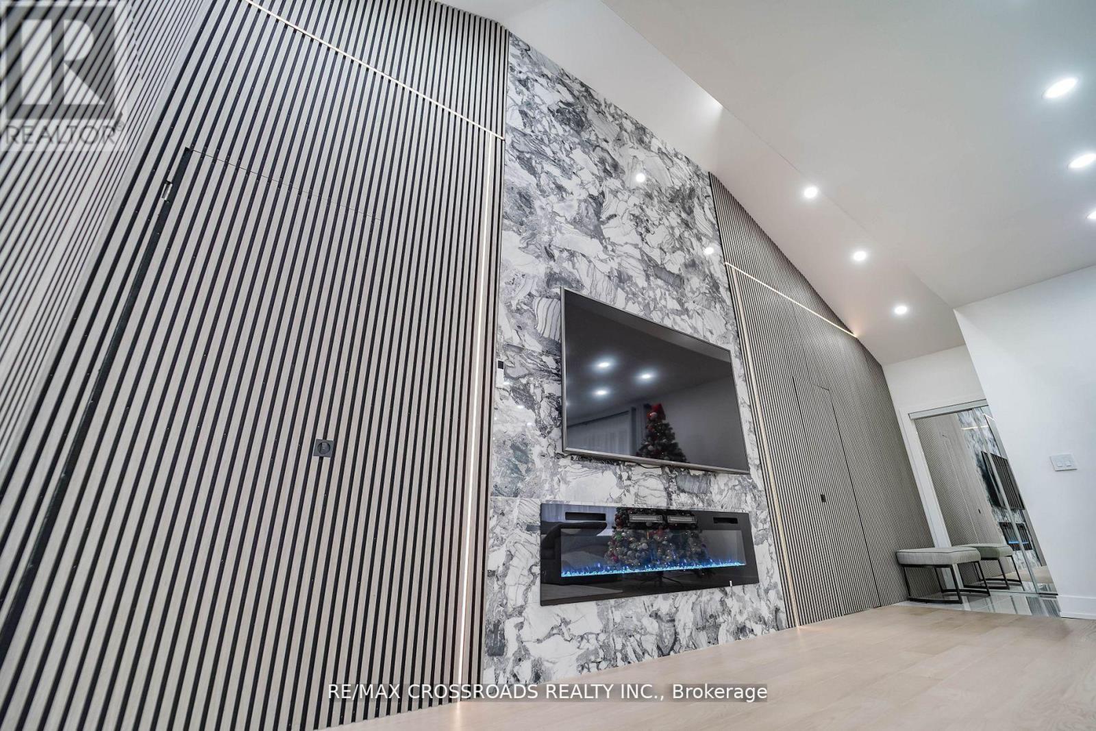 Photo 8 of 7118 Yonge Street, Innisfil ON