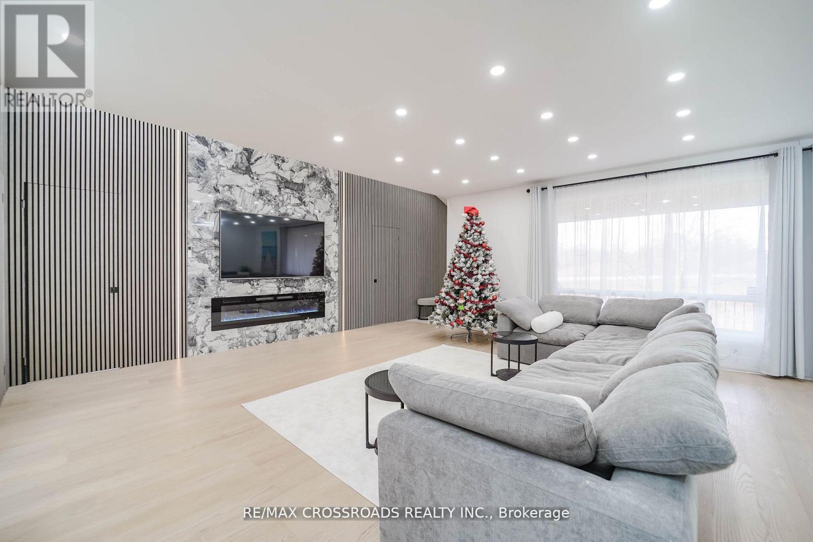 Photo 9 of 7118 Yonge Street, Innisfil ON