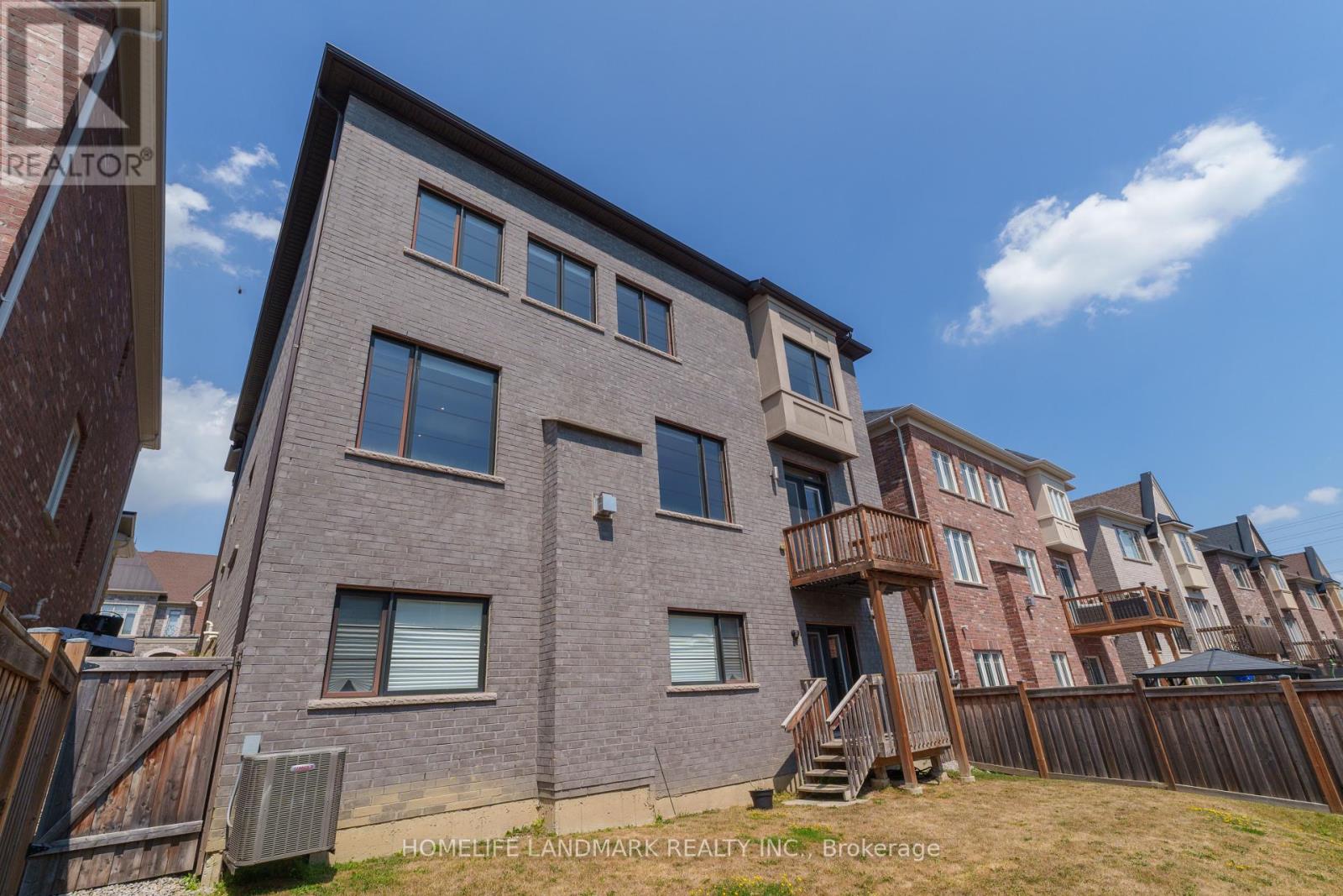 Photo 10 of 17 Aspy Court, Vaughan ON