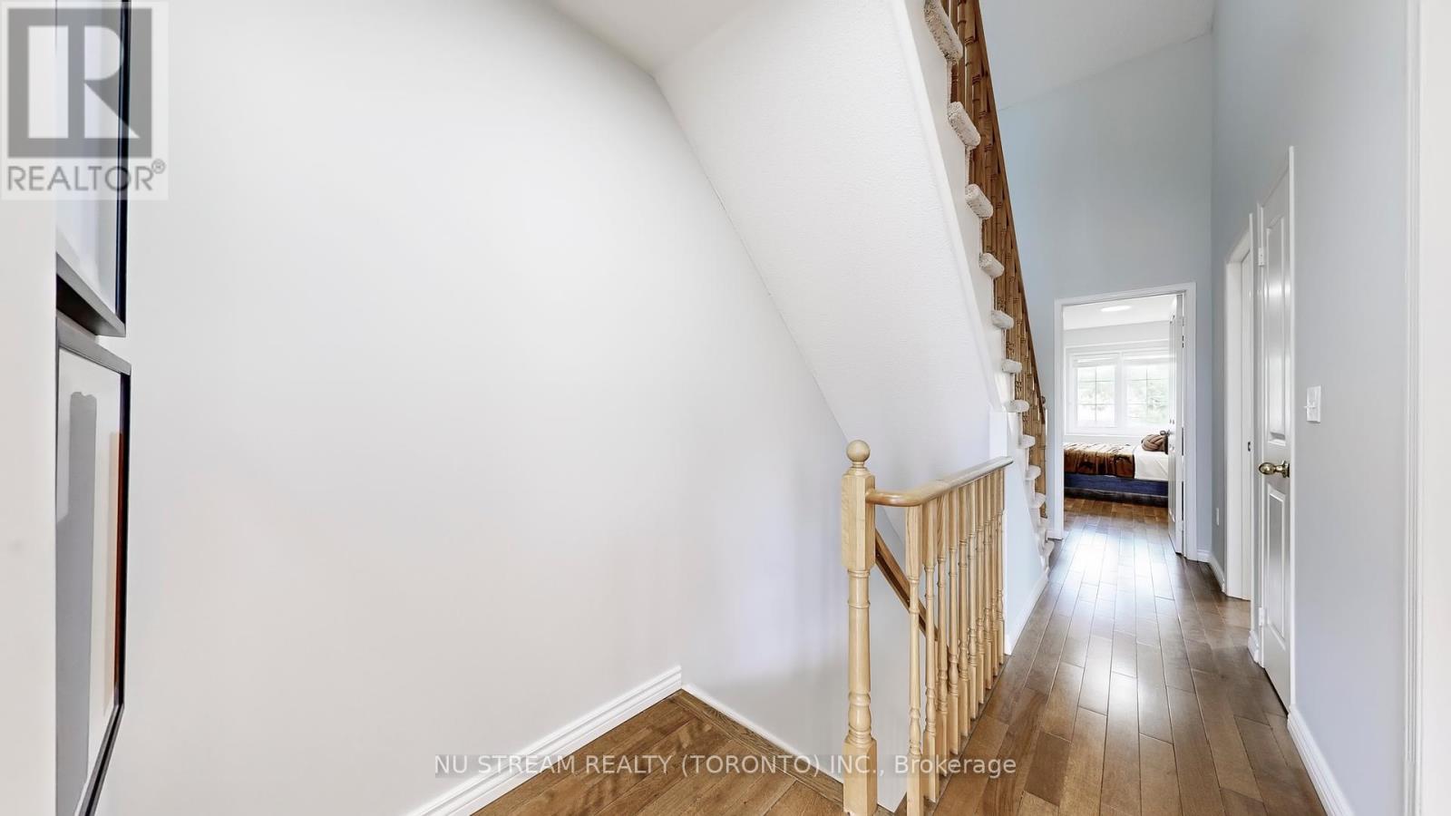 Photo 12 of 41 Bur Oak Avenue, Markham ON