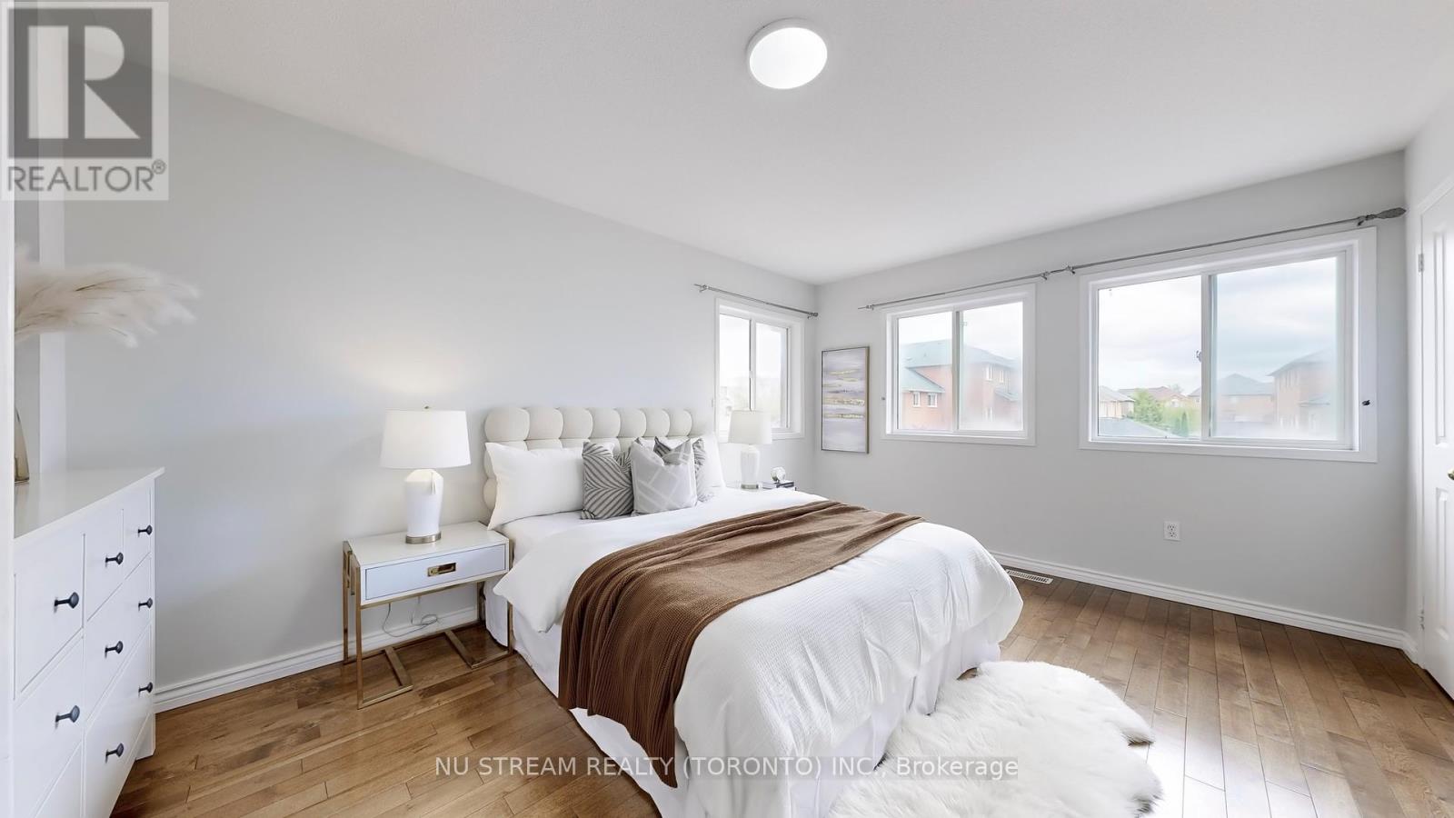 Photo 13 of 41 Bur Oak Avenue, Markham ON
