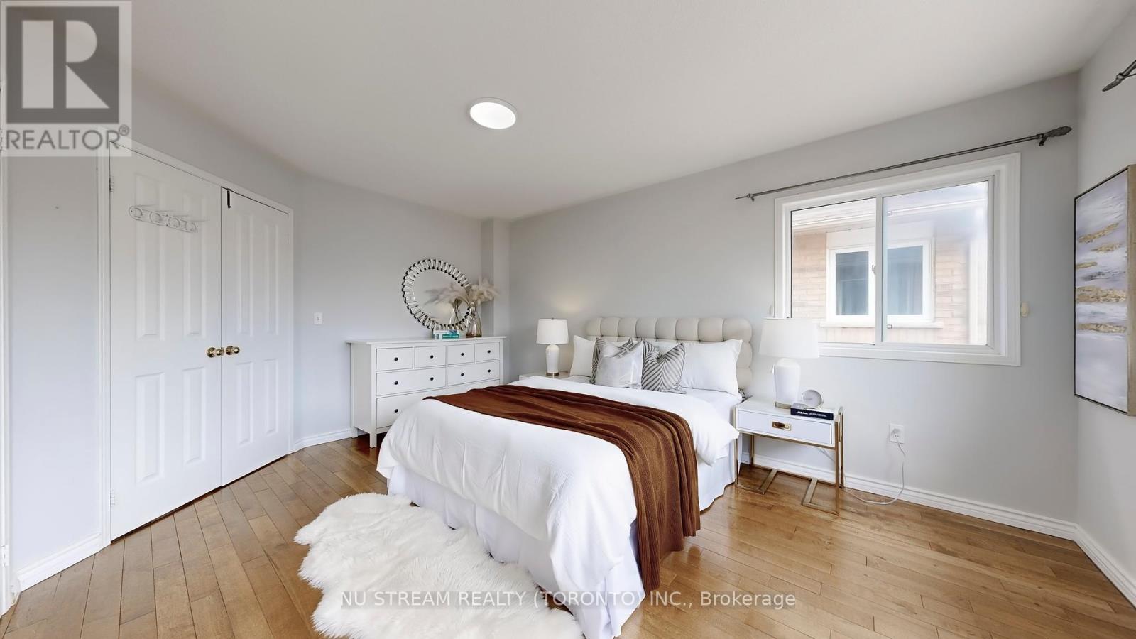 Photo 15 of 41 Bur Oak Avenue, Markham ON
