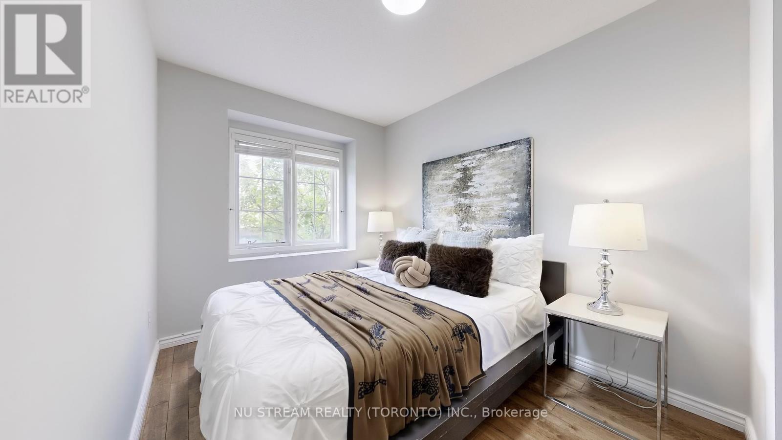 Photo 16 of 41 Bur Oak Avenue, Markham ON