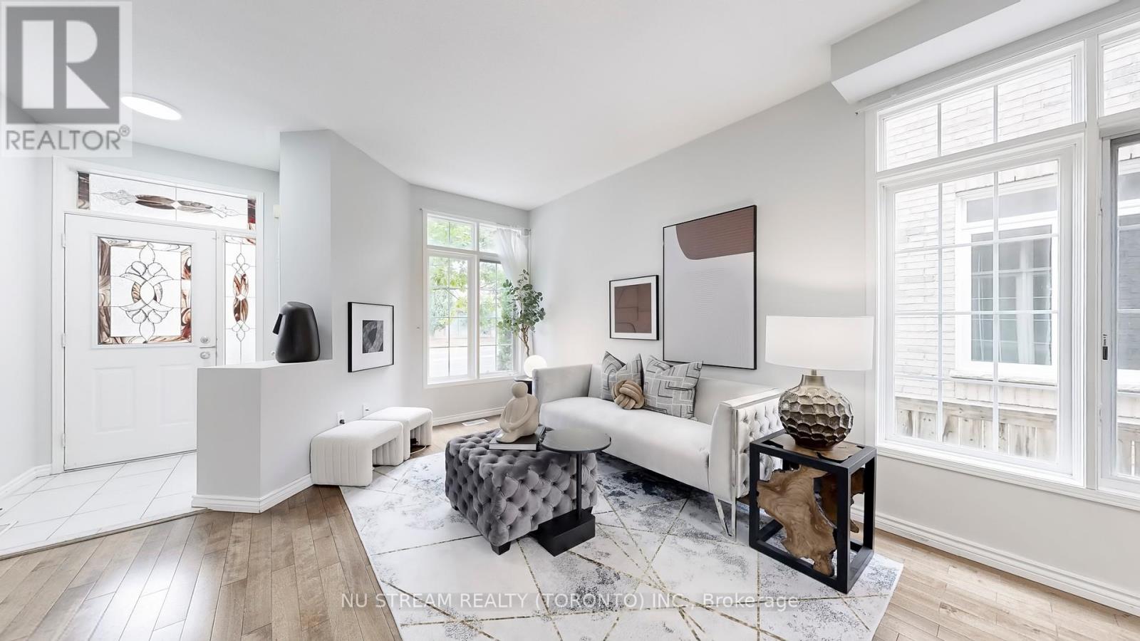 Photo 2 of 41 Bur Oak Avenue, Markham ON