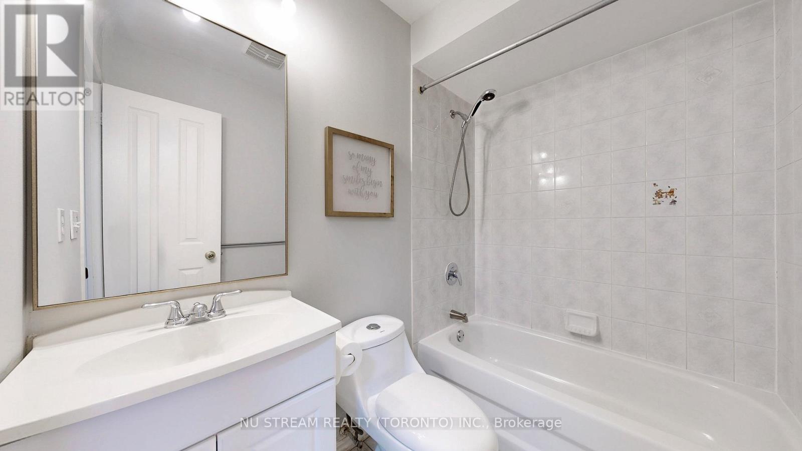 Photo 20 of 41 Bur Oak Avenue, Markham ON