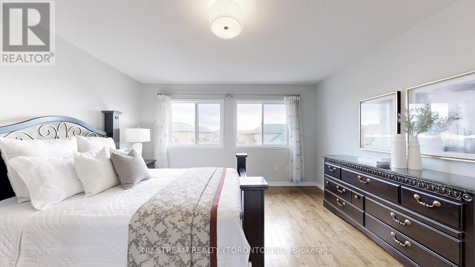 Photo 24 of 41 Bur Oak Avenue, Markham ON