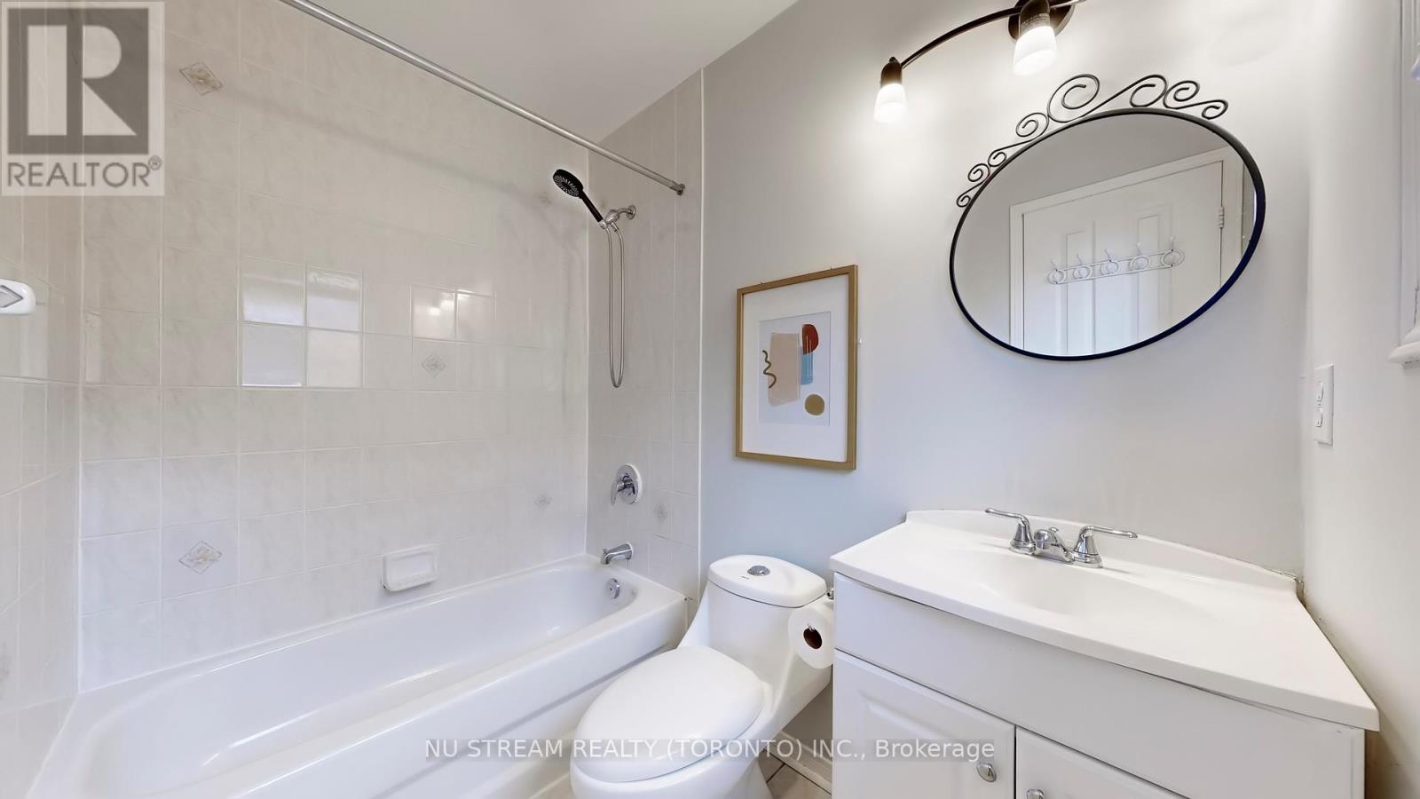 Photo 26 of 41 Bur Oak Avenue, Markham ON