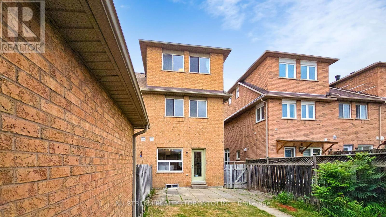 Photo 27 of 41 Bur Oak Avenue, Markham ON