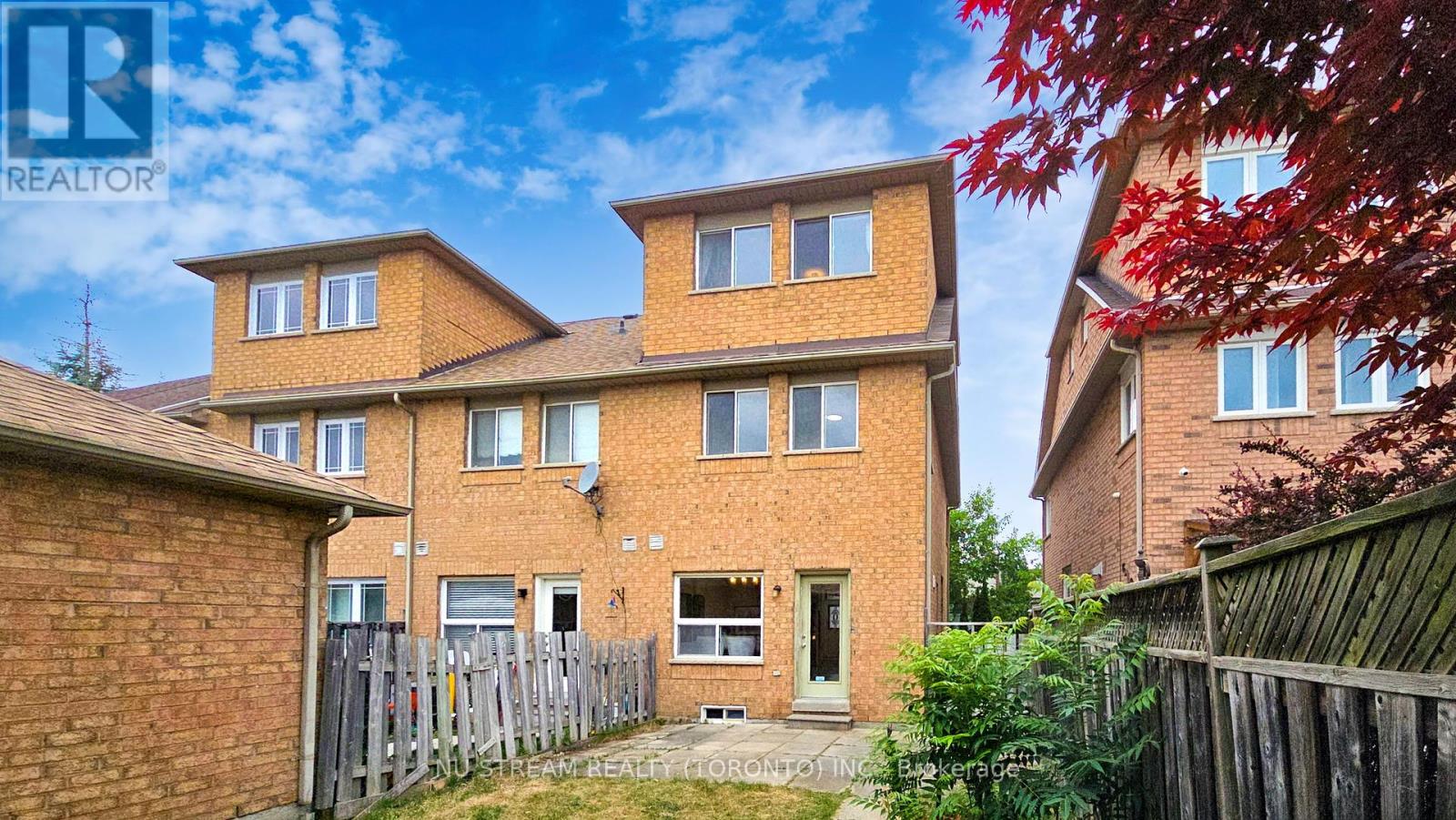 Photo 28 of 41 Bur Oak Avenue, Markham ON