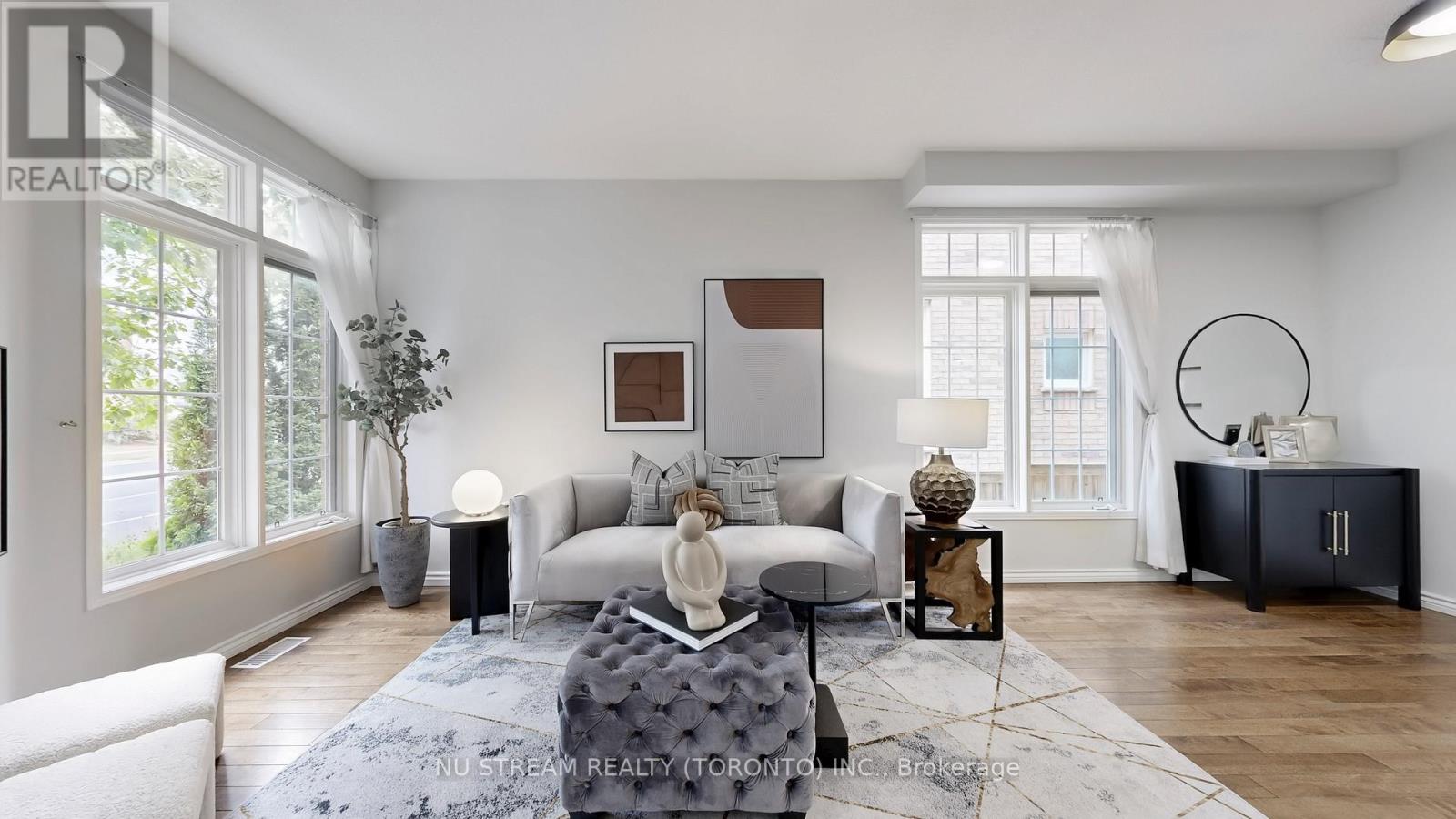 Photo 5 of 41 Bur Oak Avenue, Markham ON
