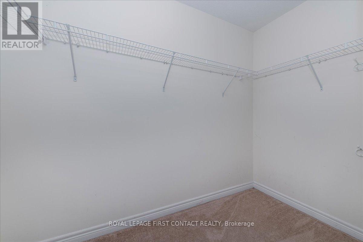 Photo 8 of 22 Admiral Crescent, Essa ON