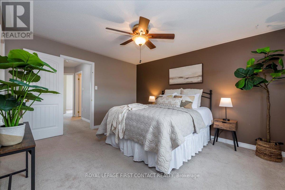 Photo 14 of 22 Admiral Crescent, Essa ON